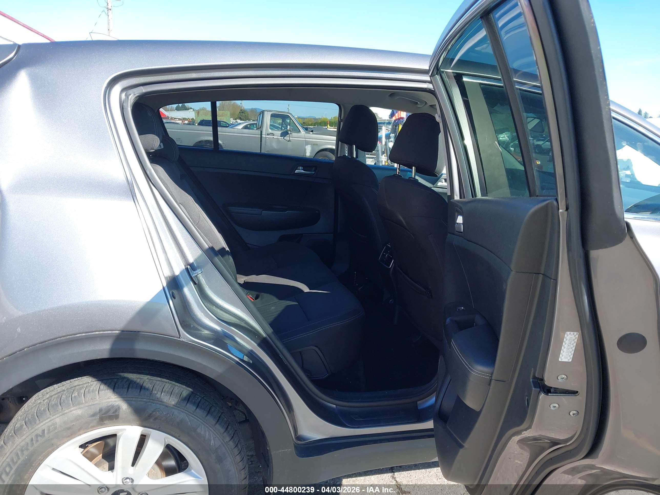 KIA SPORTAGE image 8