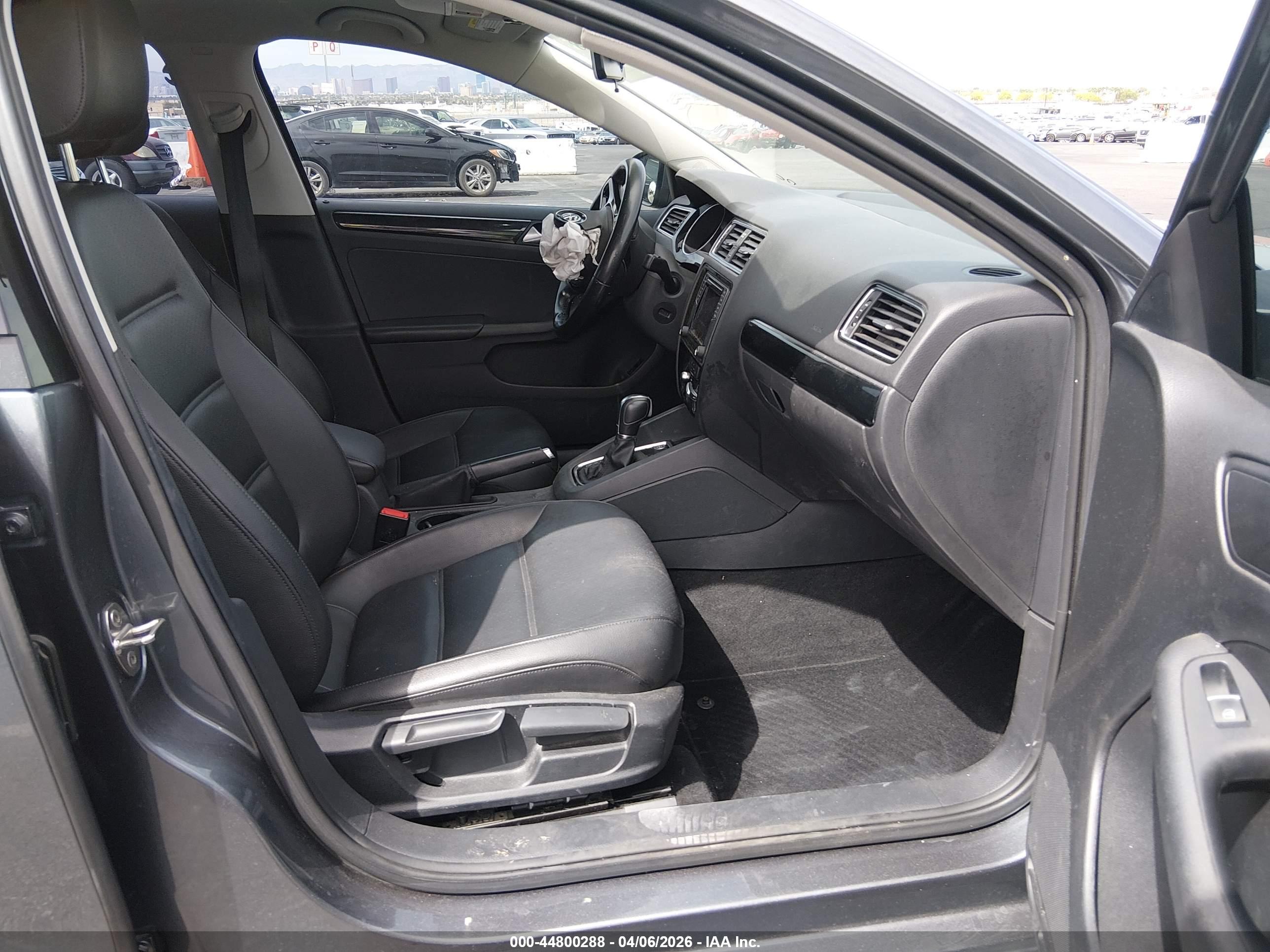 VOLKSWAGEN JETTA image 5