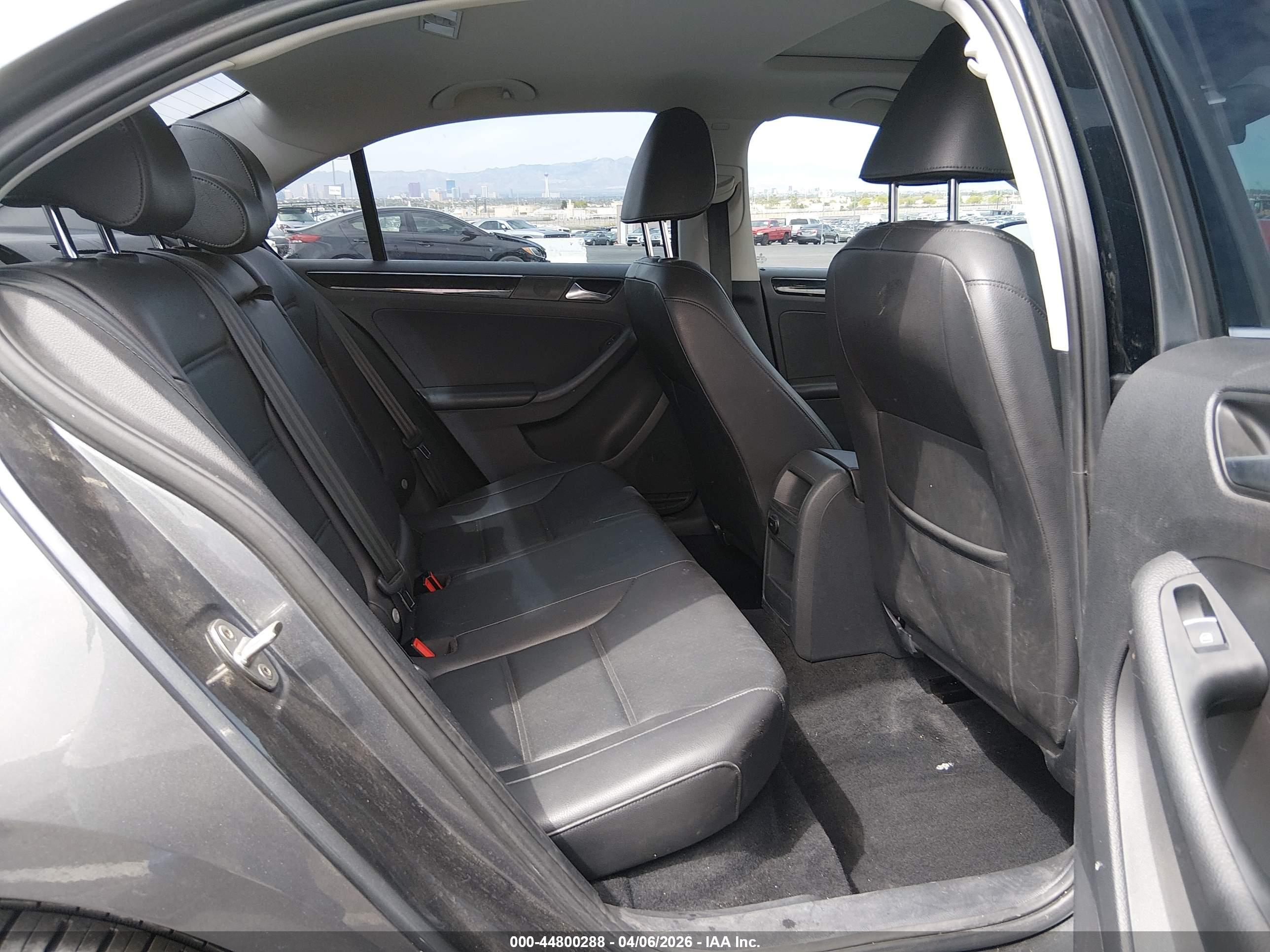 VOLKSWAGEN JETTA image 8