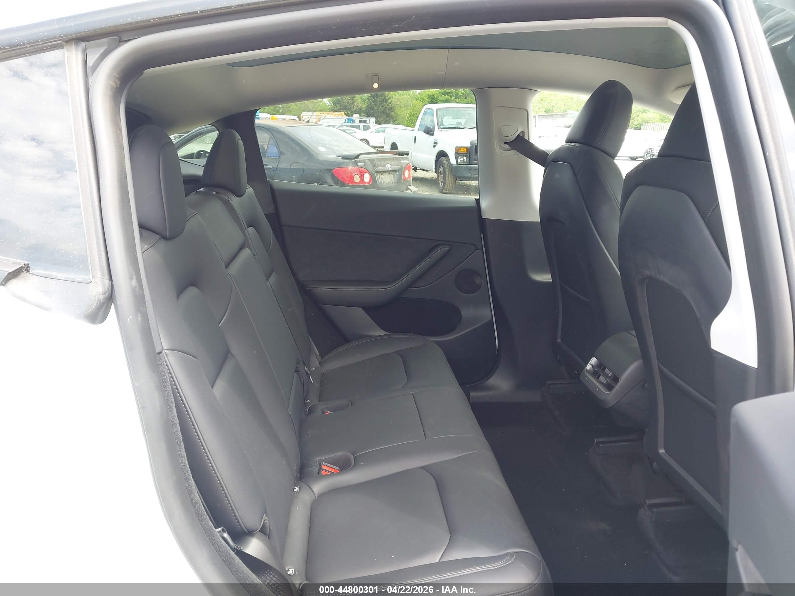 TESLA MODEL image 8