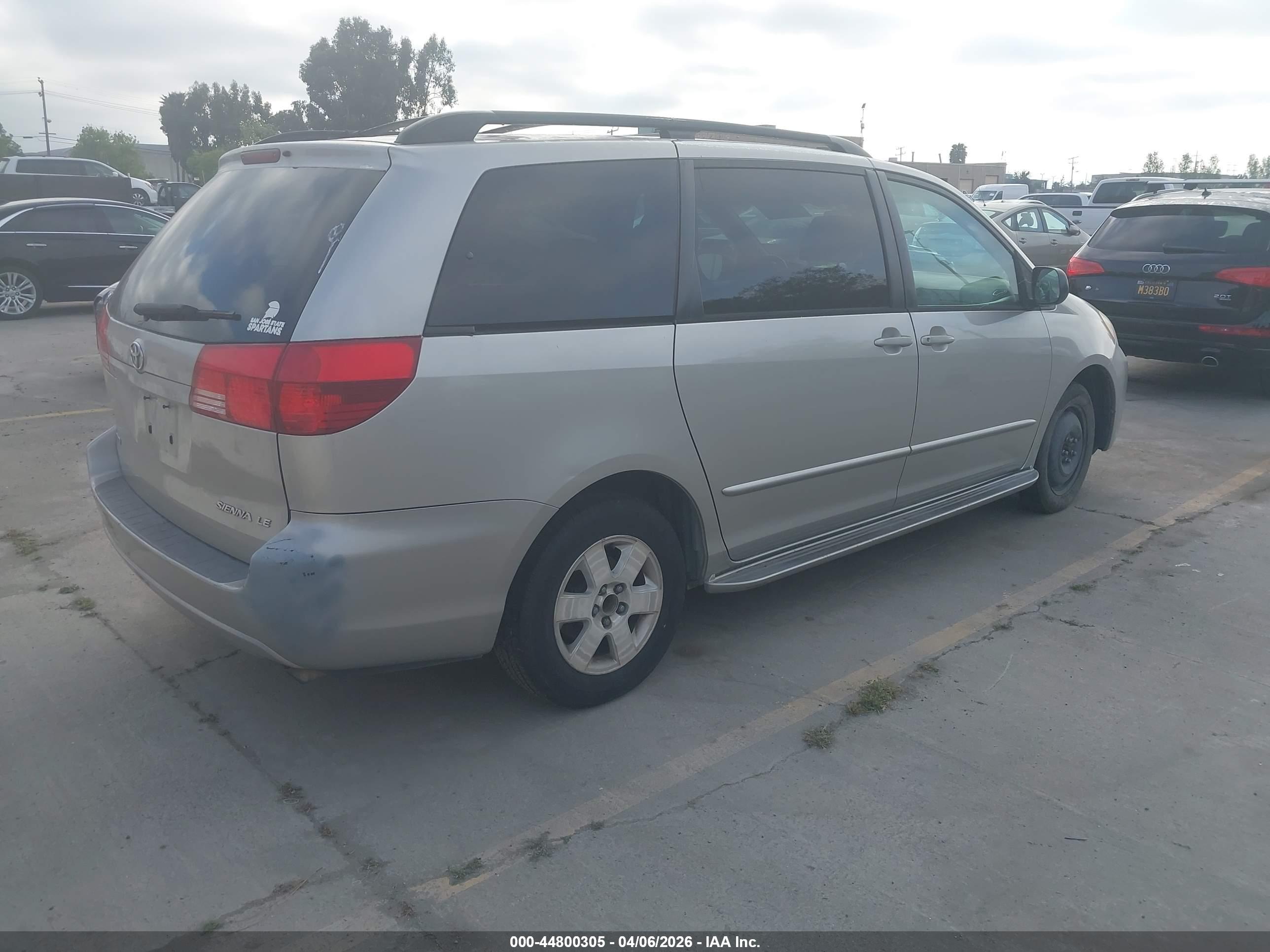 TOYOTA SIENNA image 4