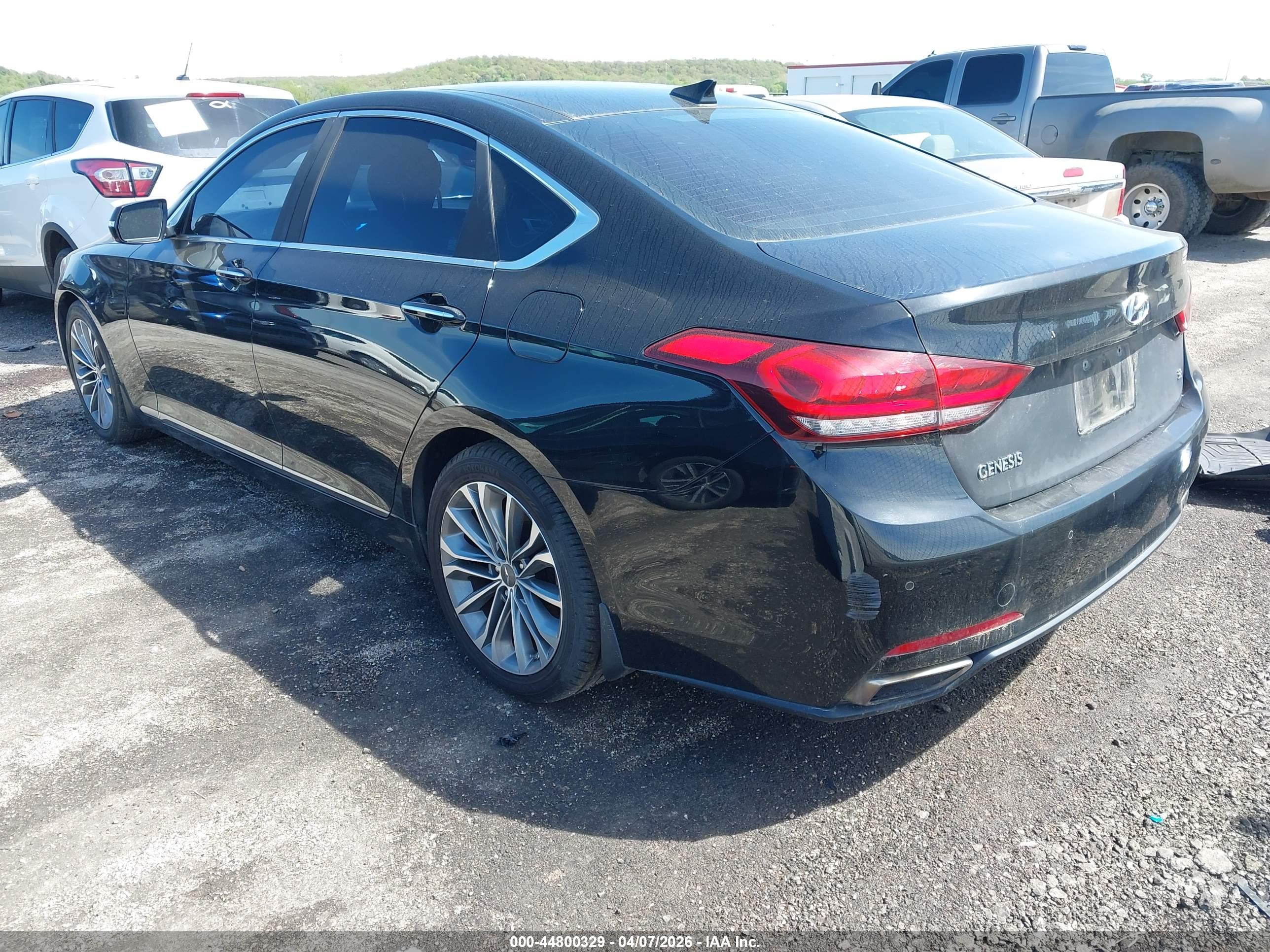 HYUNDAI GENESIS image 3