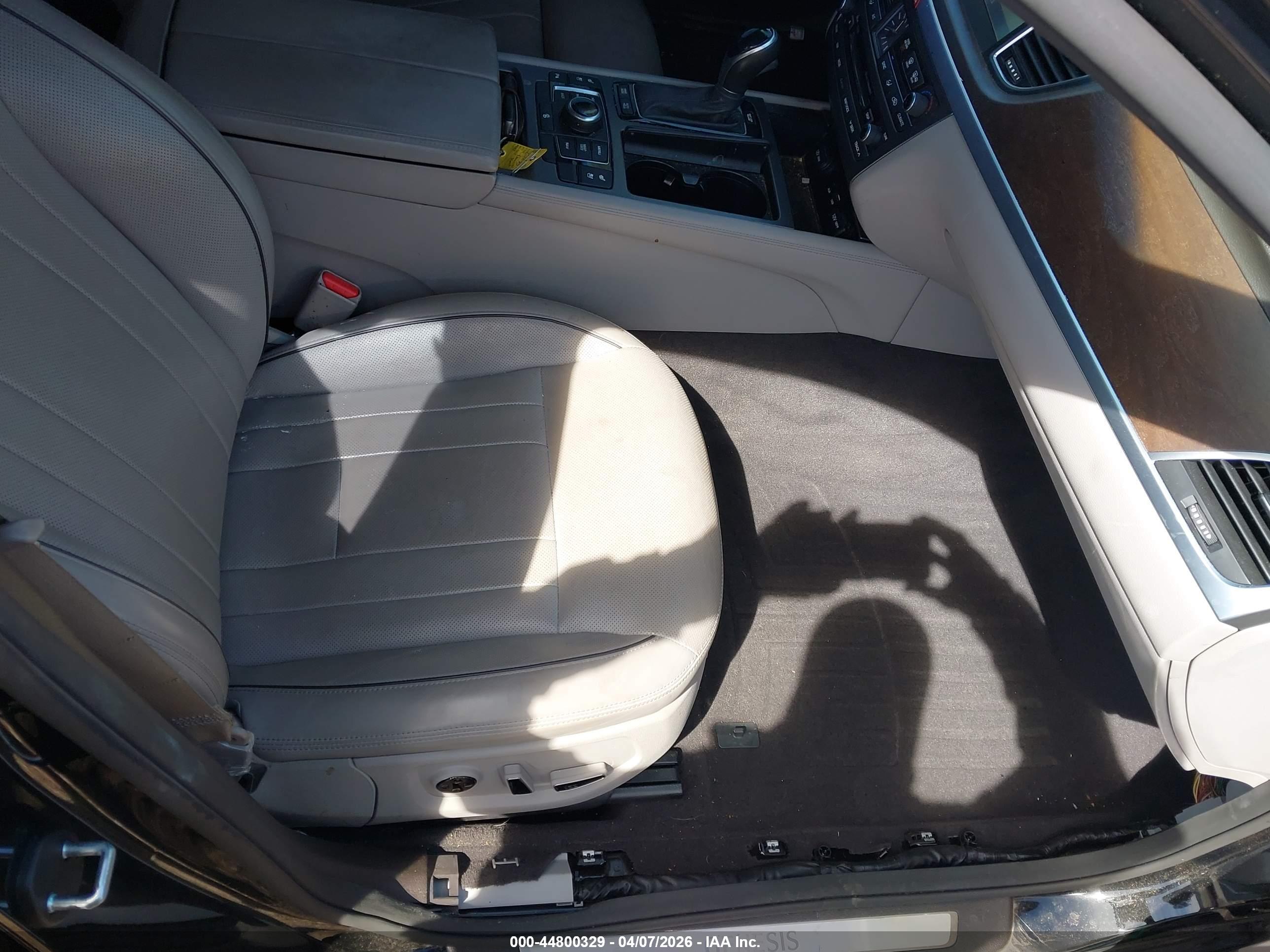 HYUNDAI GENESIS image 5