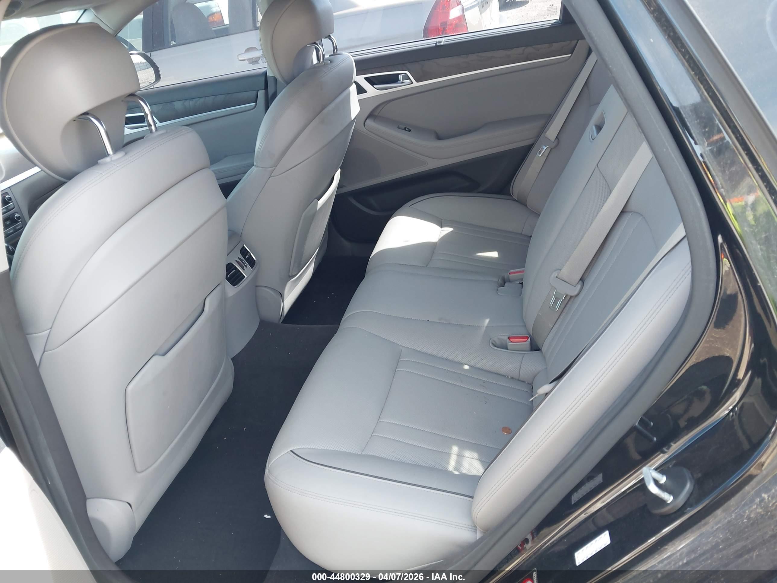 HYUNDAI GENESIS image 8