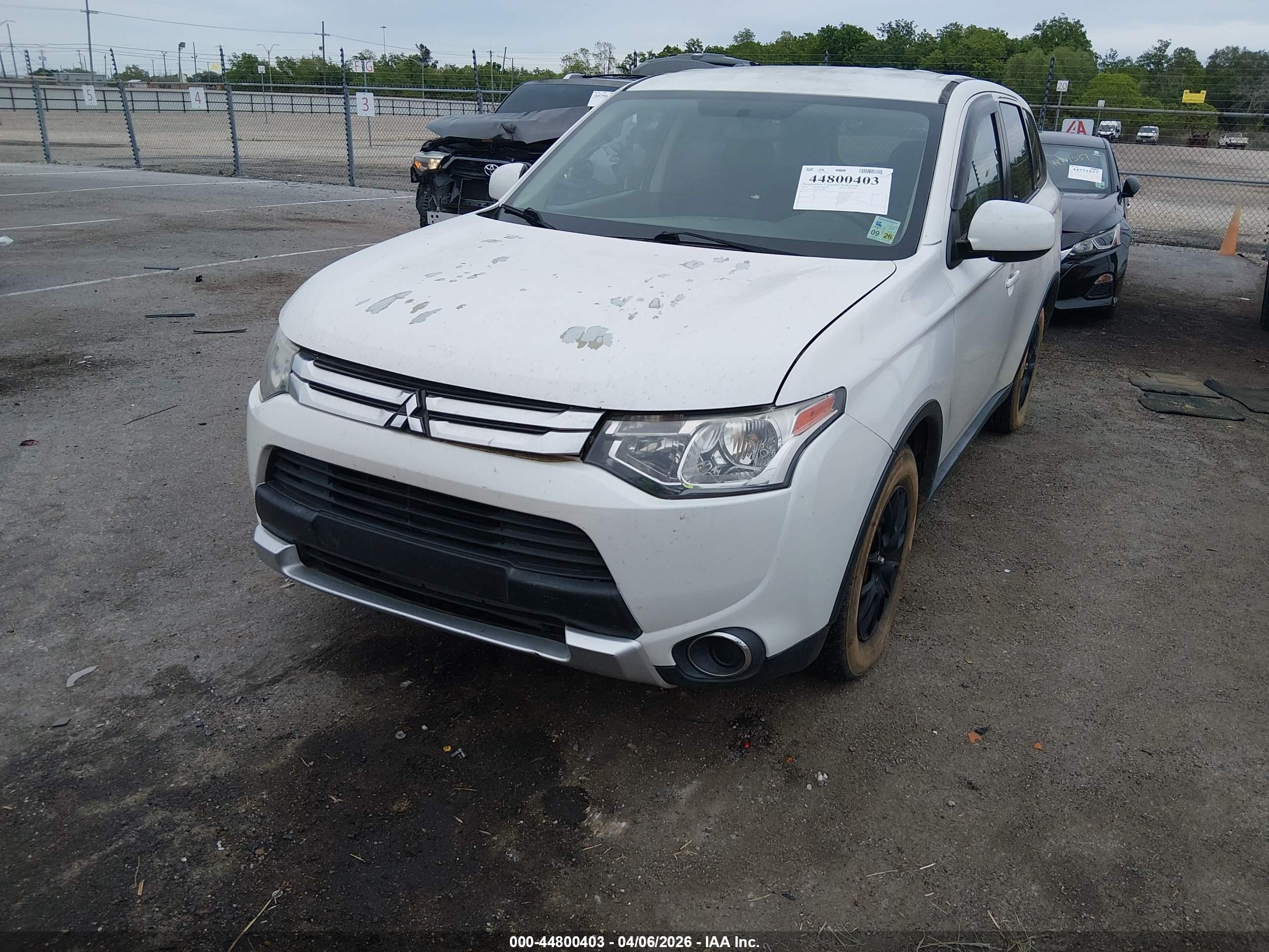 MITSUBISHI OUTLANDER image 2