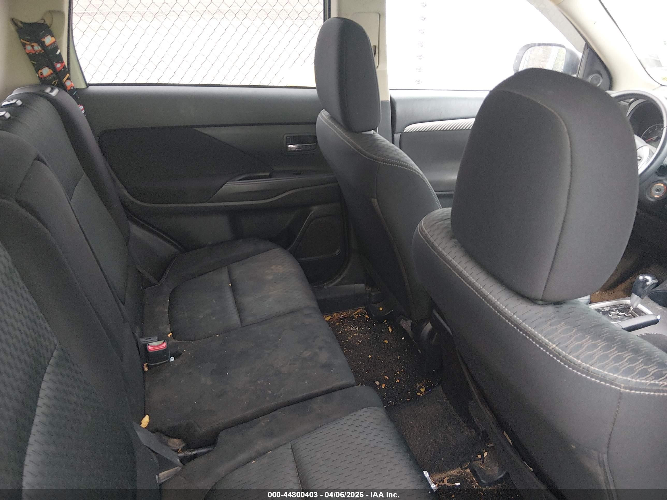 MITSUBISHI OUTLANDER image 8