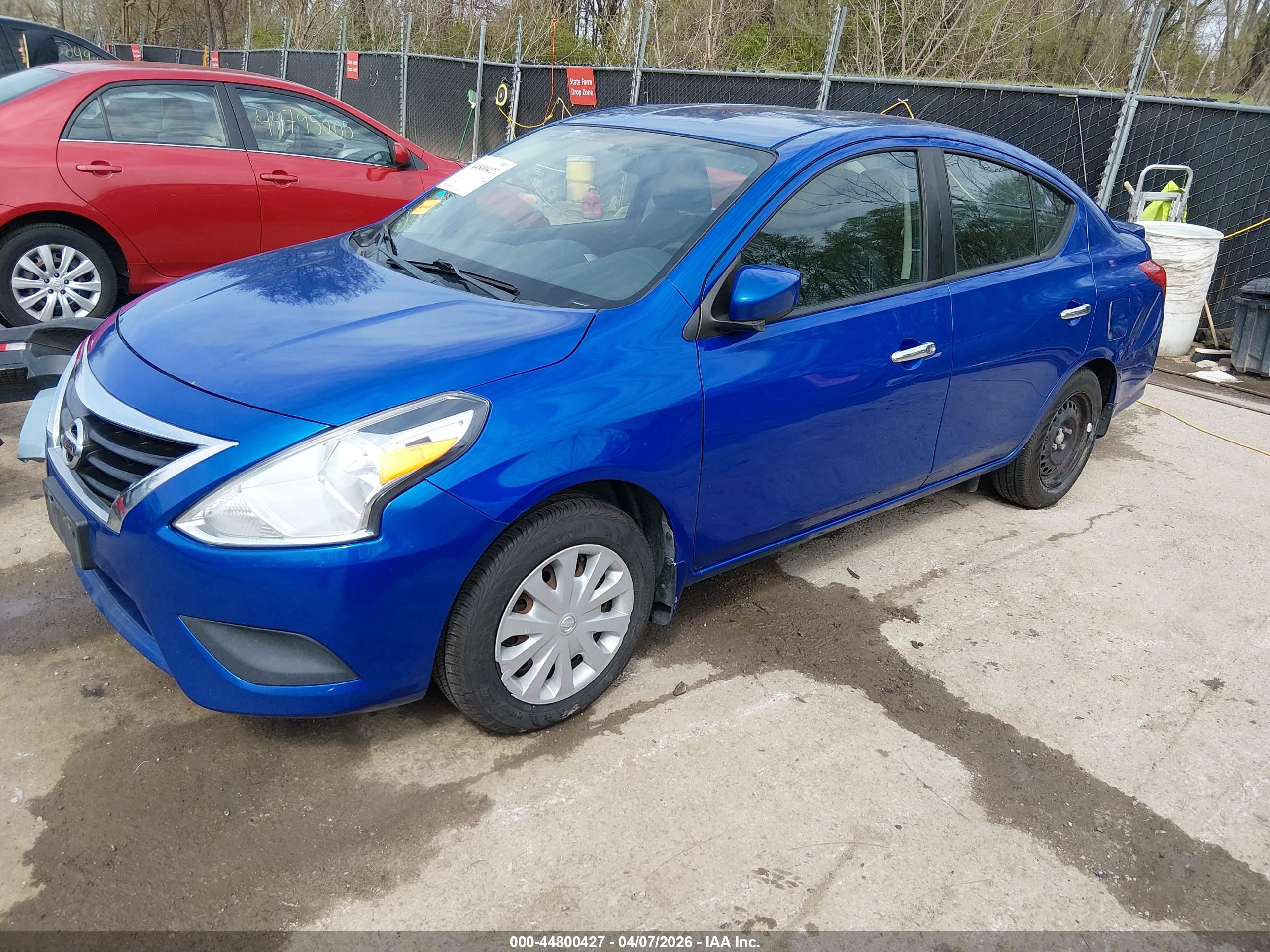 NISSAN VERSA image 2