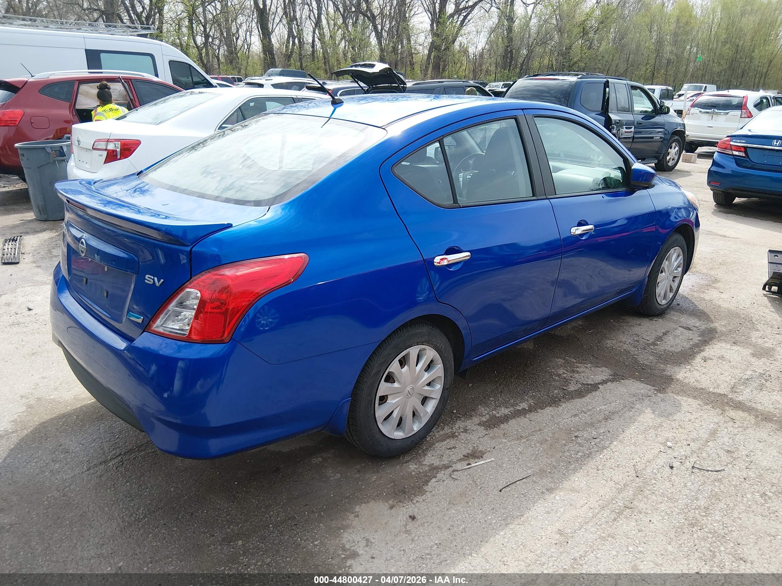 NISSAN VERSA image 4