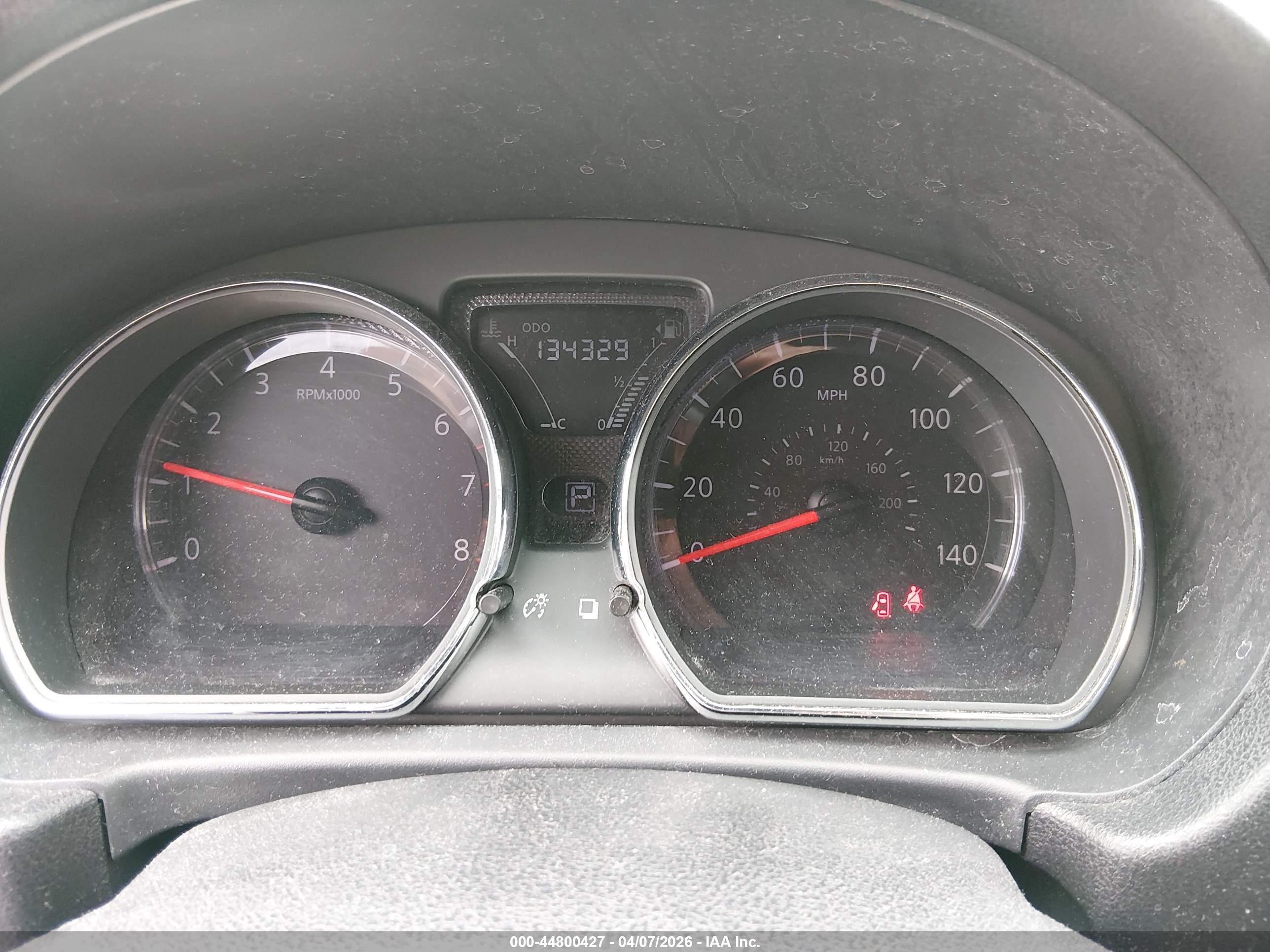 NISSAN VERSA image 7