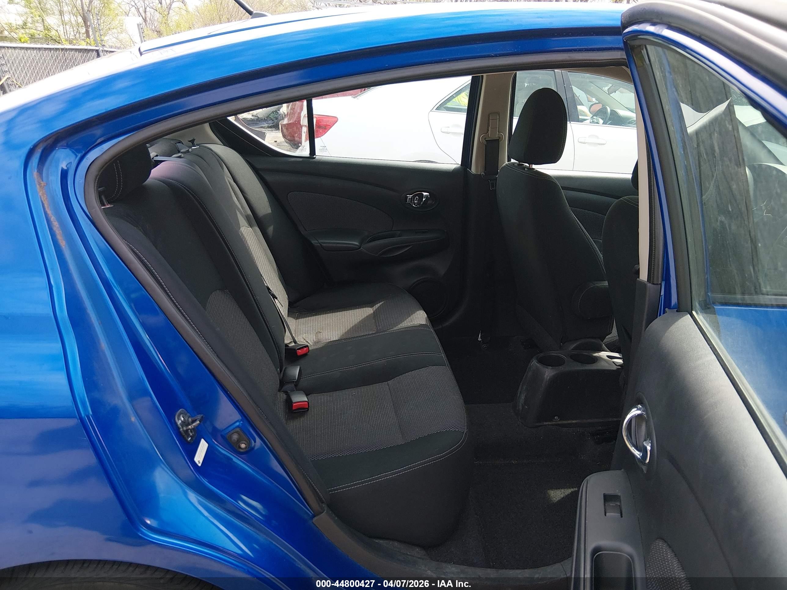 NISSAN VERSA image 8