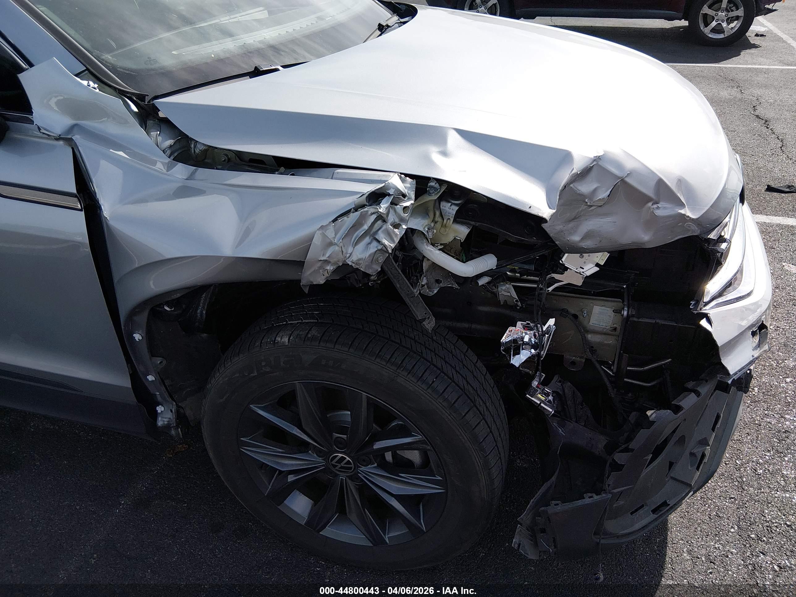 VOLKSWAGEN TIGUAN image 6