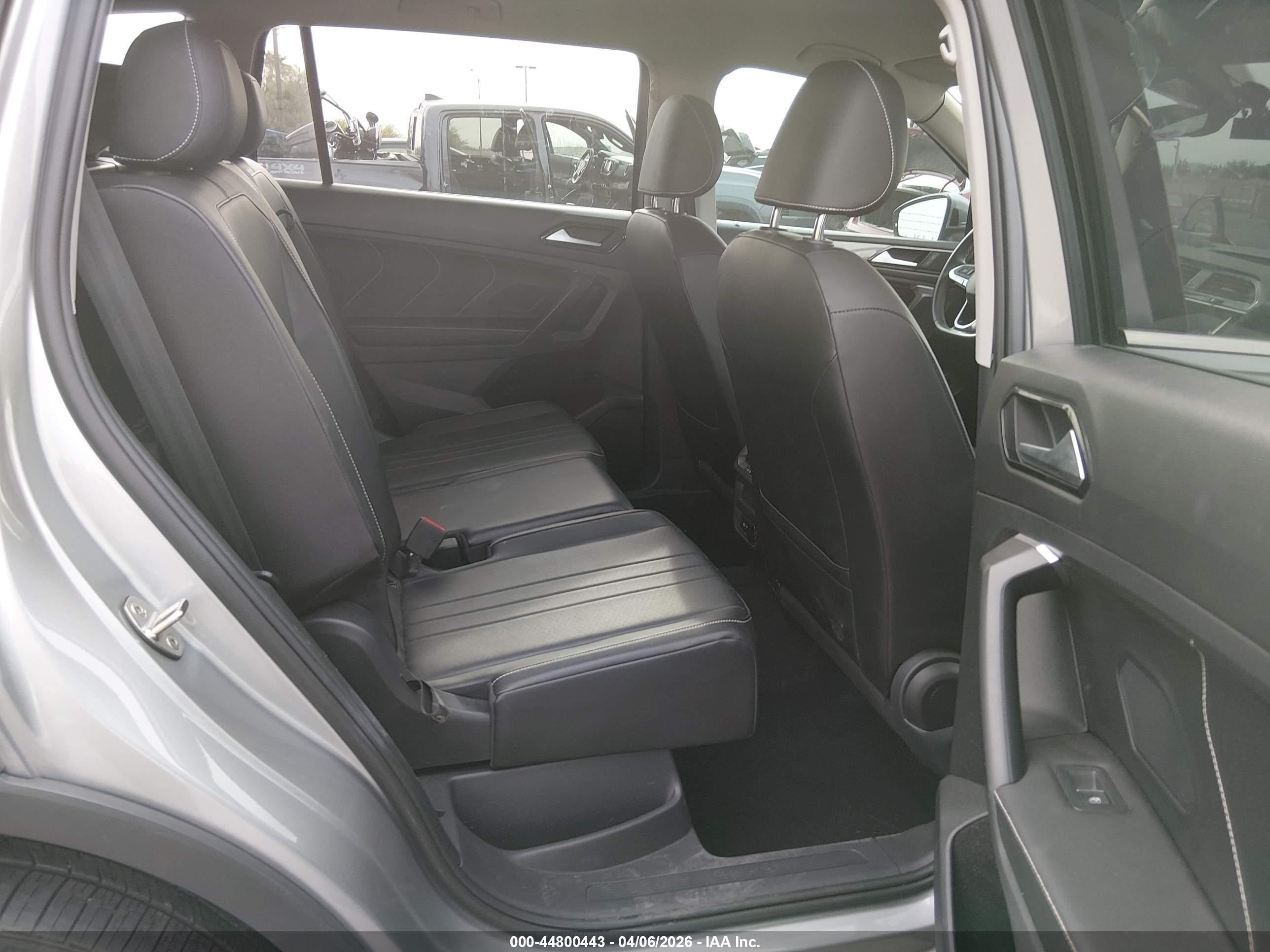 VOLKSWAGEN TIGUAN image 8