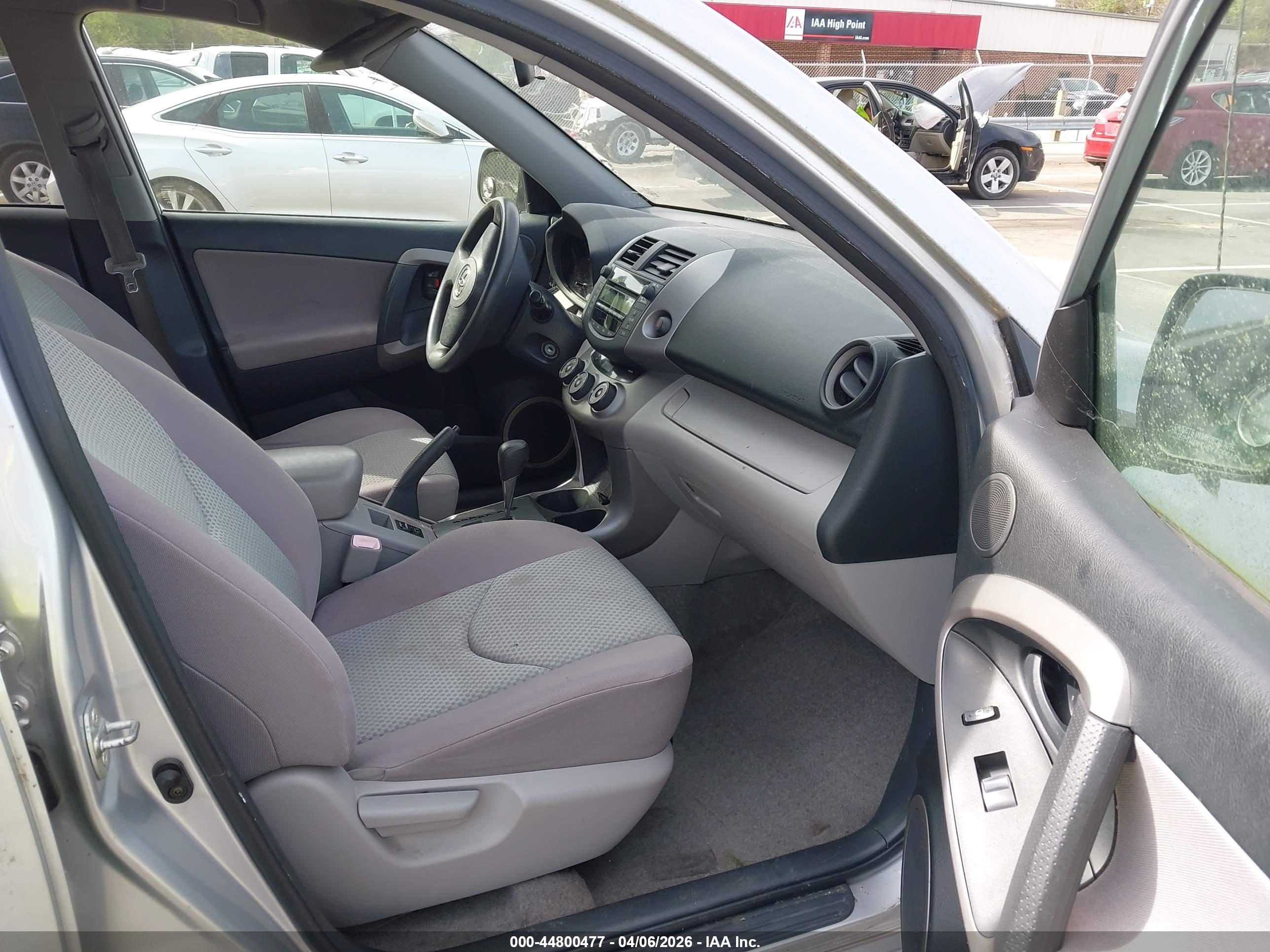 TOYOTA RAV4 image 5