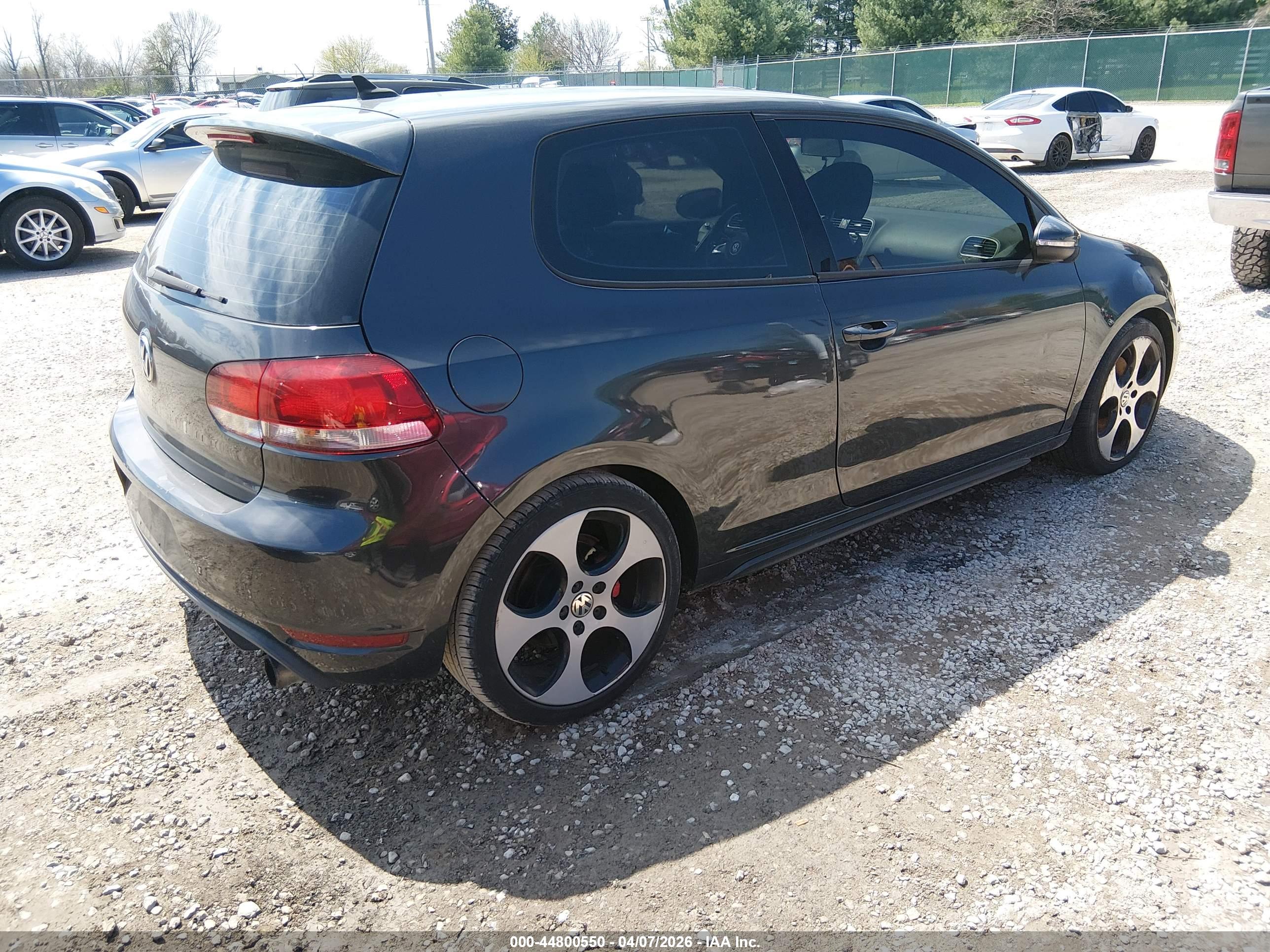 VOLKSWAGEN GTI image 4