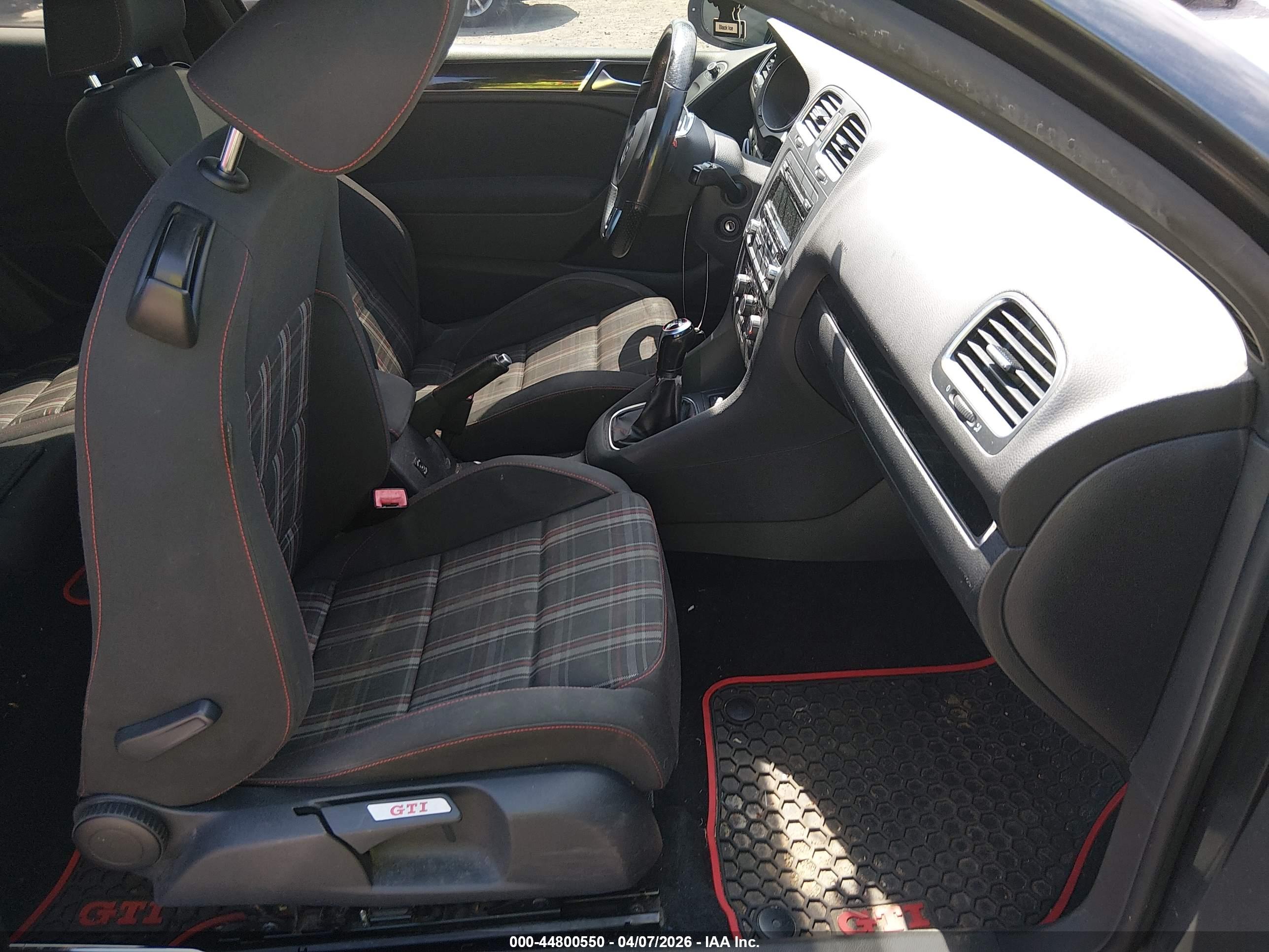 VOLKSWAGEN GTI image 5