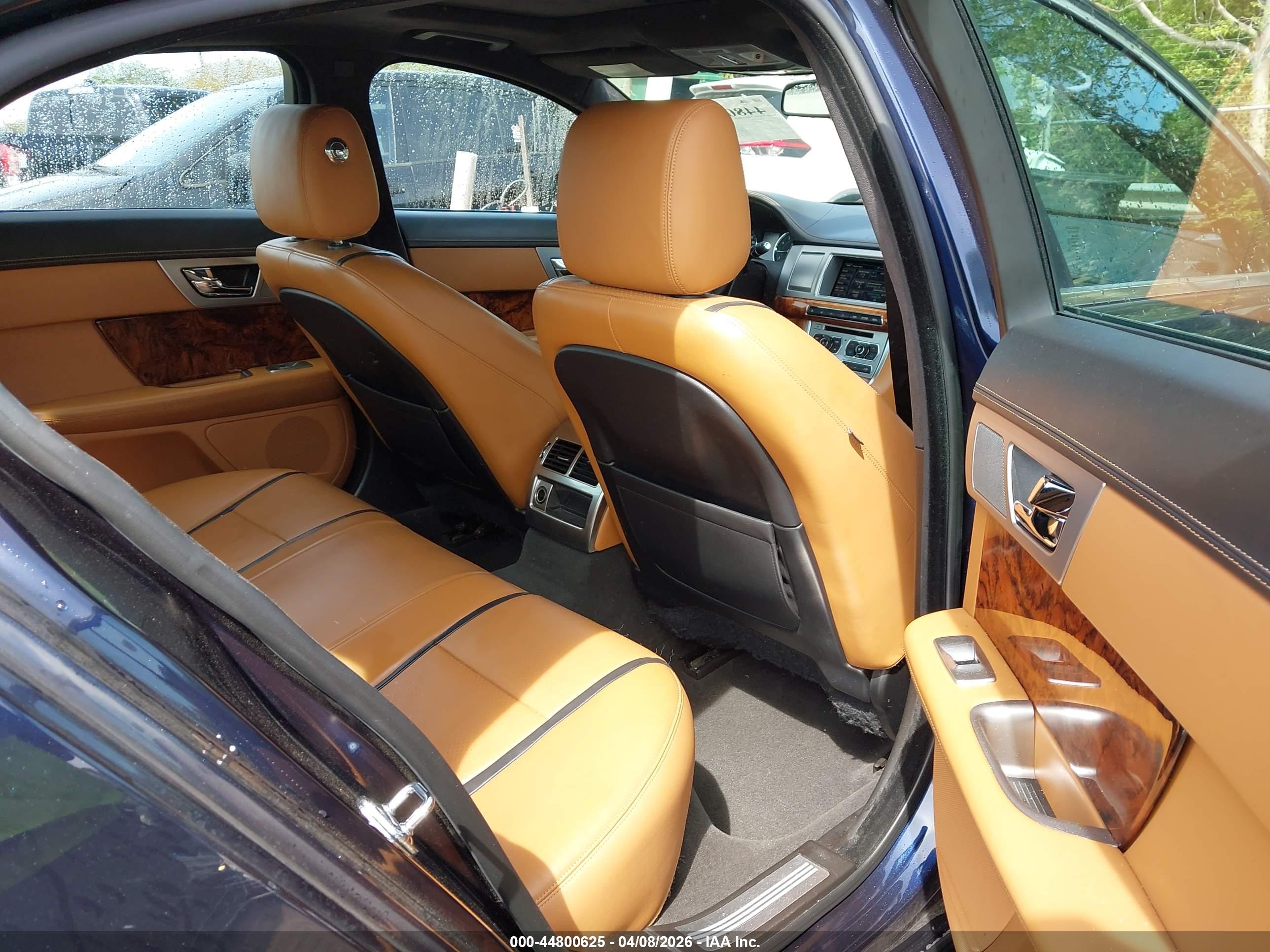 JAGUAR XF image 8