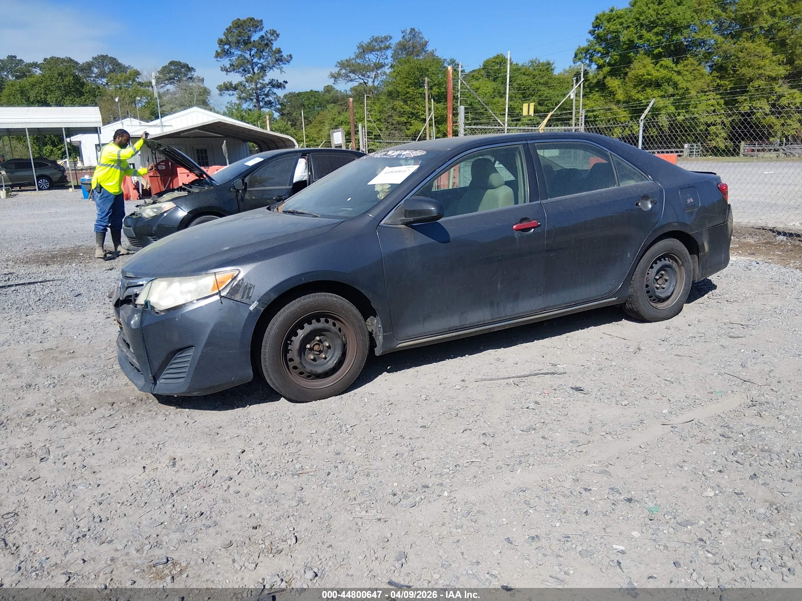 TOYOTA CAMRY image 2