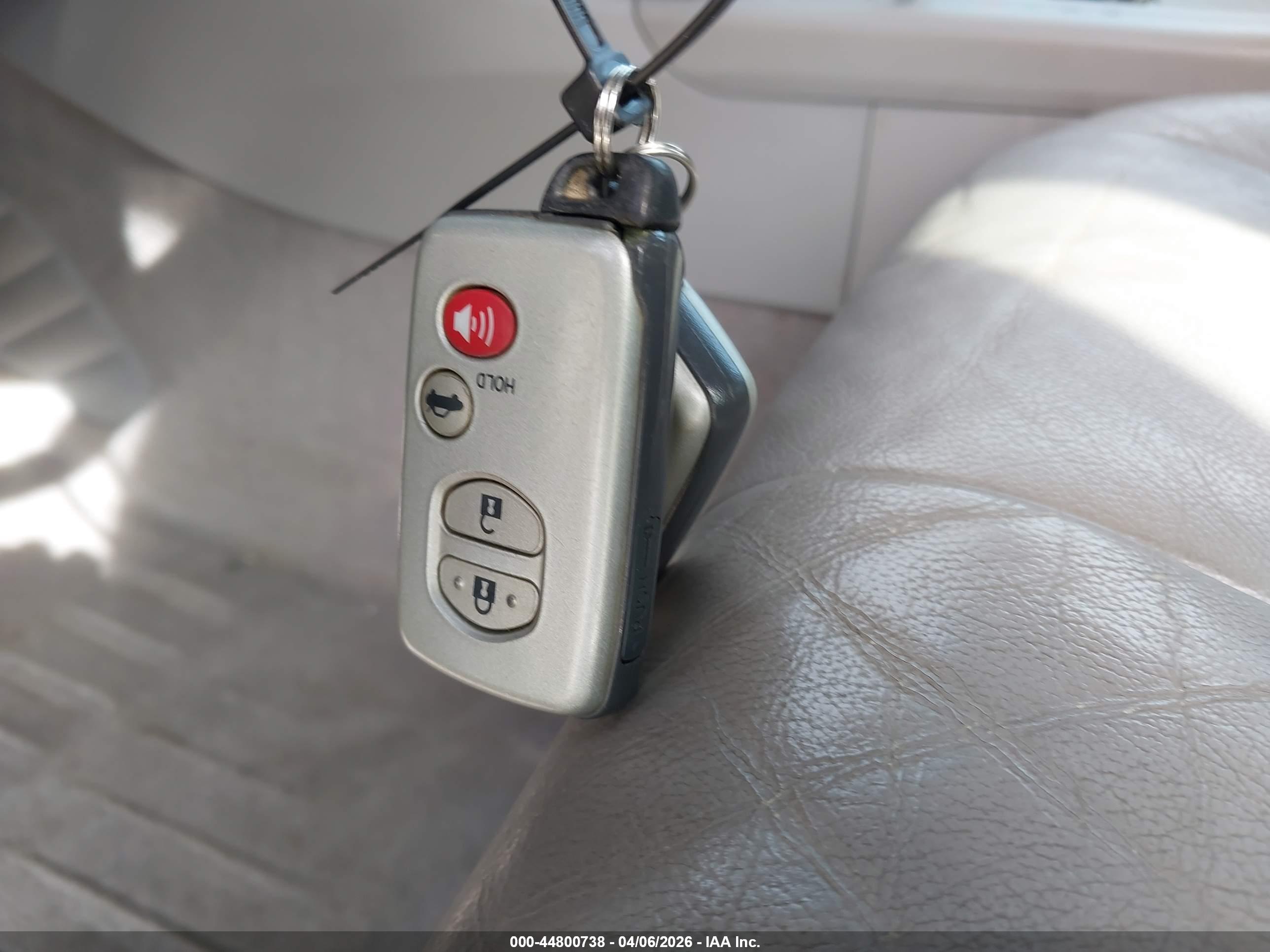 TOYOTA CAMRY image 11