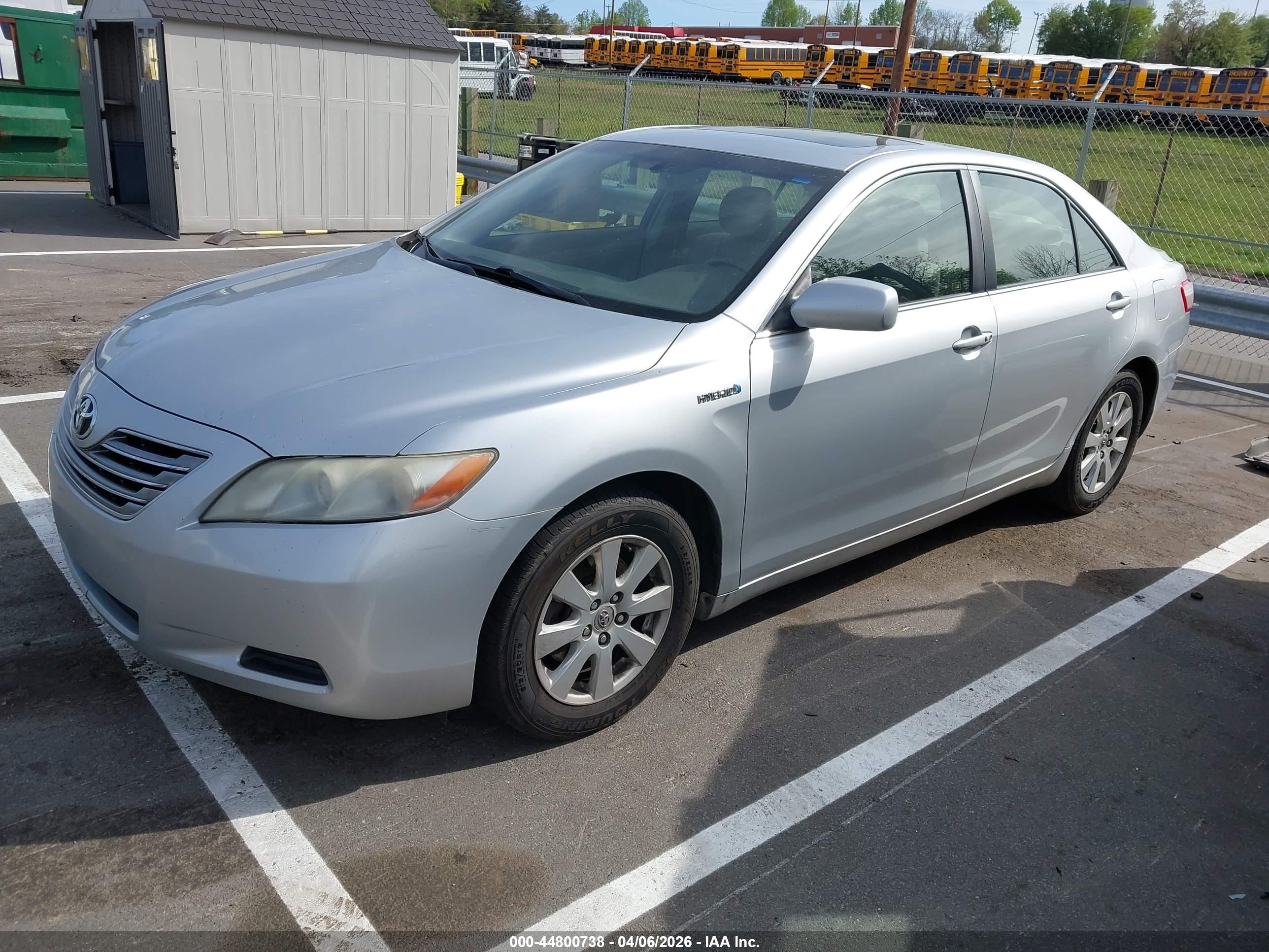 TOYOTA CAMRY image 2