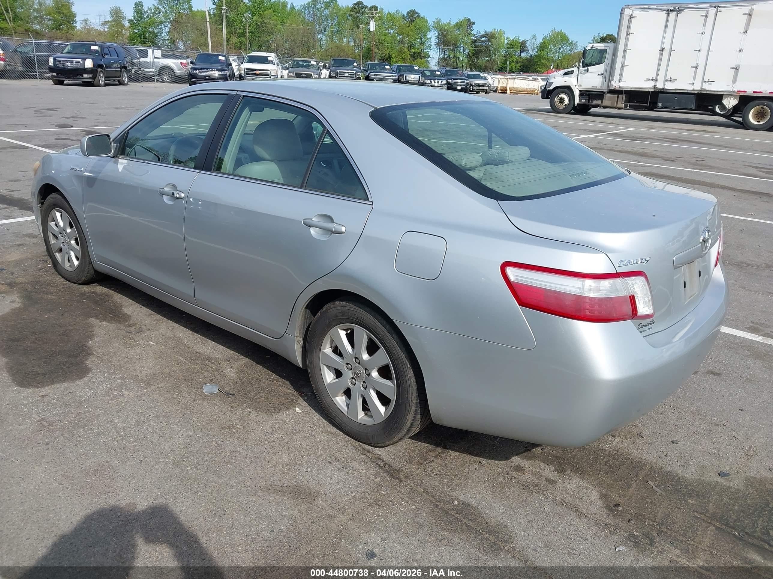 TOYOTA CAMRY image 3