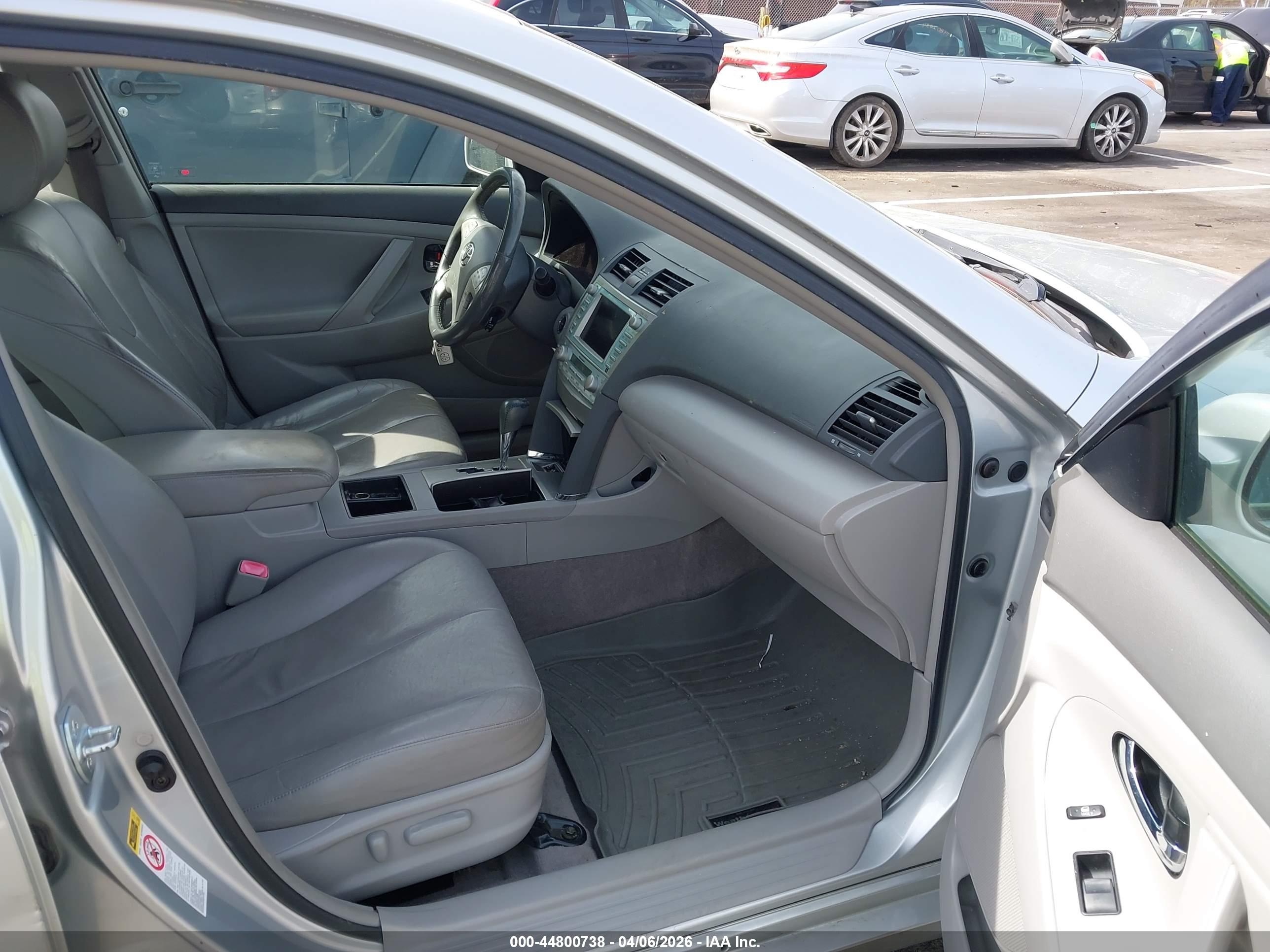 TOYOTA CAMRY image 5