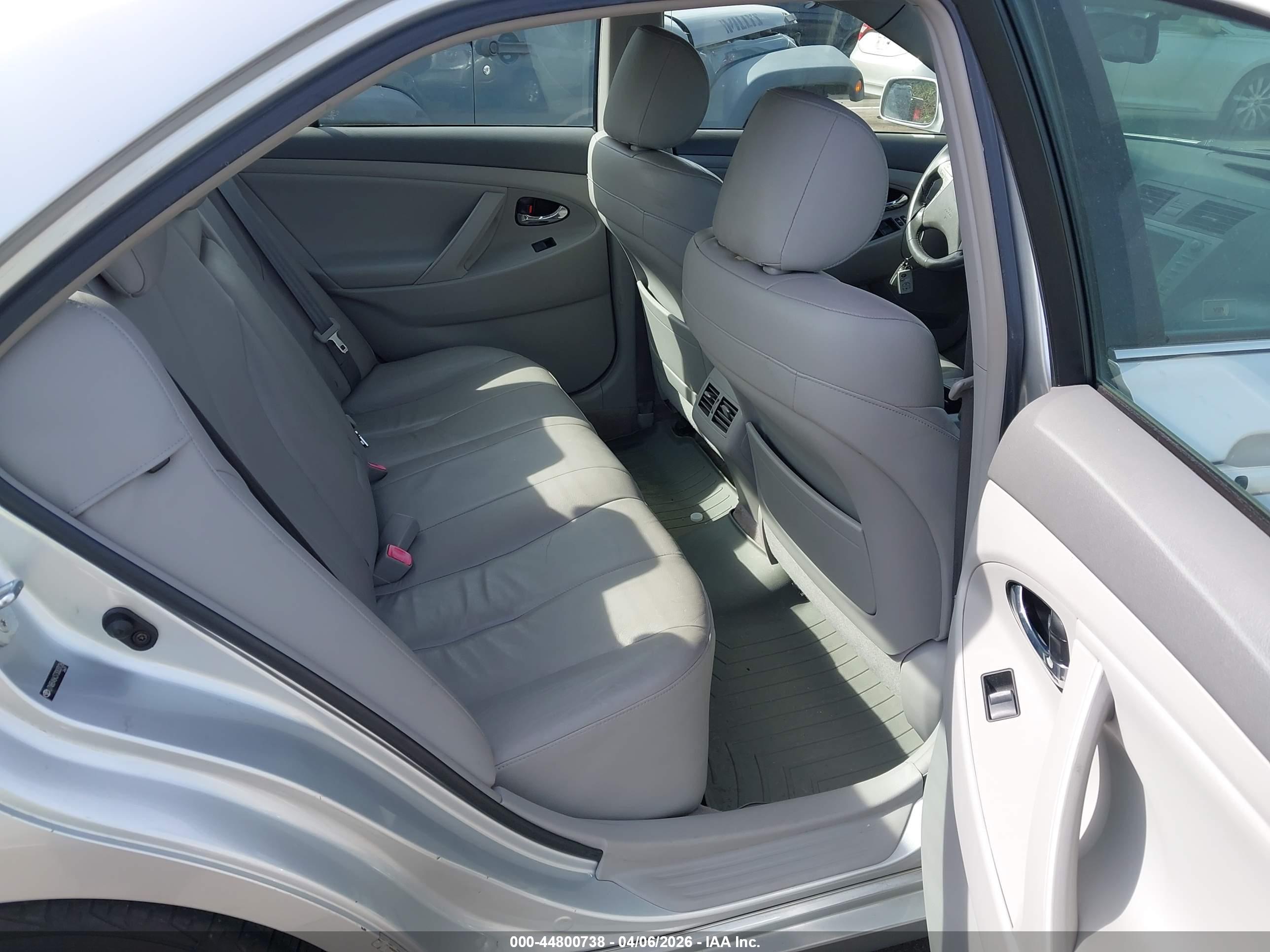 TOYOTA CAMRY image 8