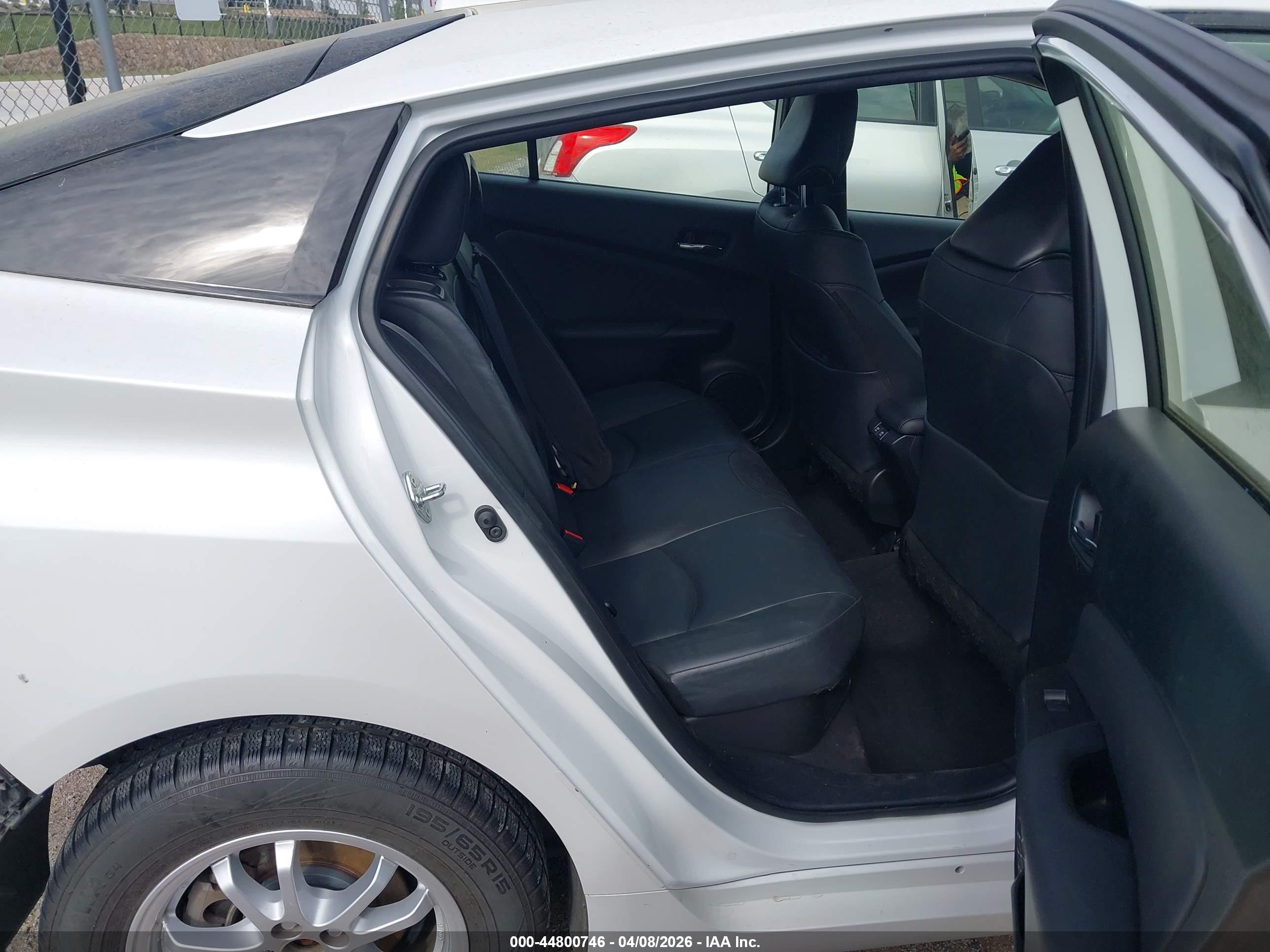 TOYOTA PRIUS image 8