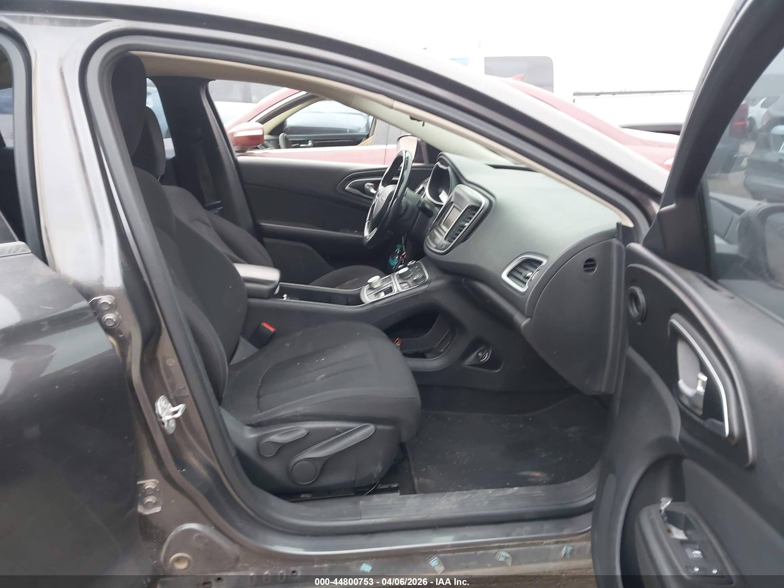 CHRYSLER 200 image 5