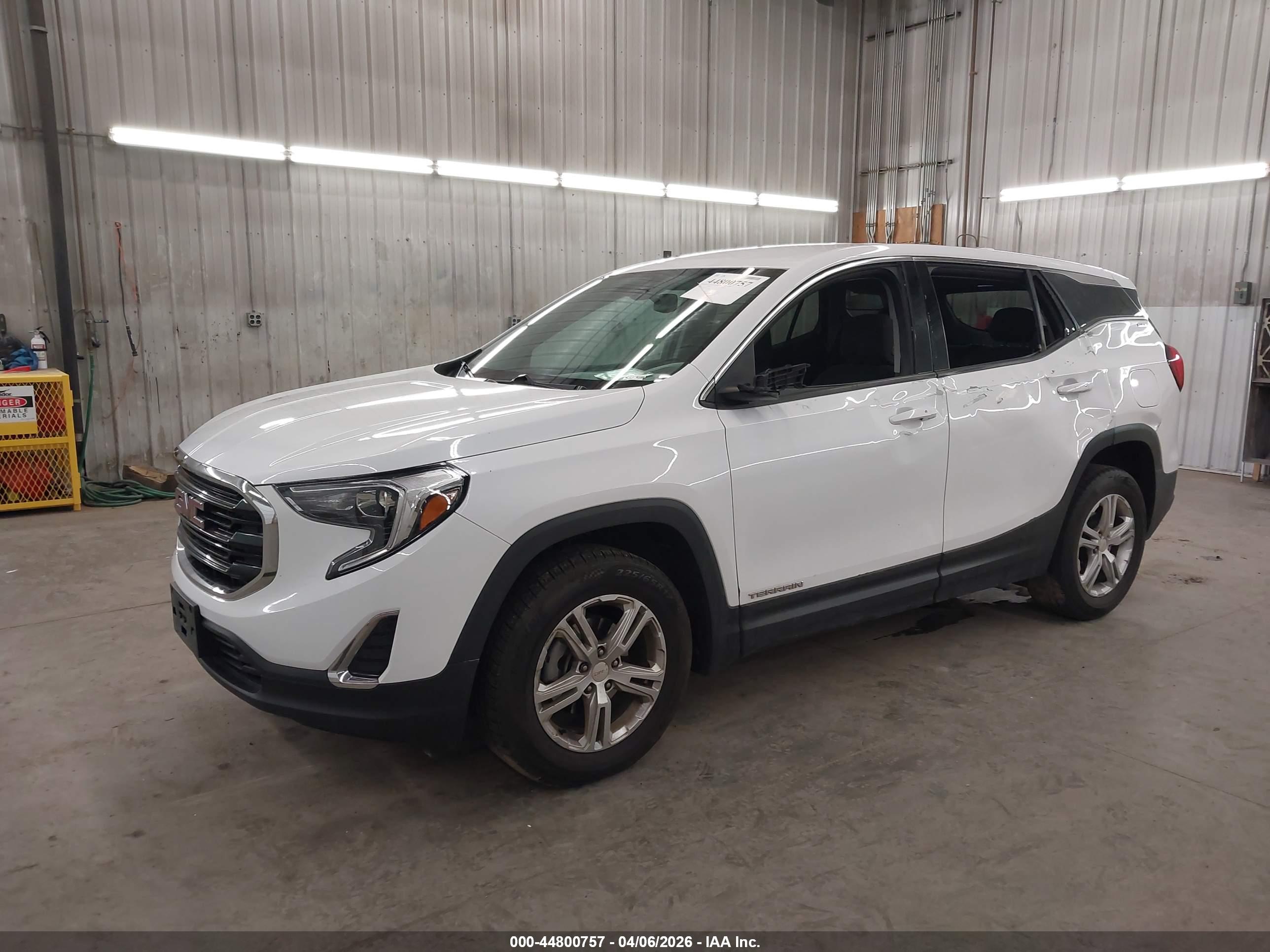 GMC TERRAIN image 2
