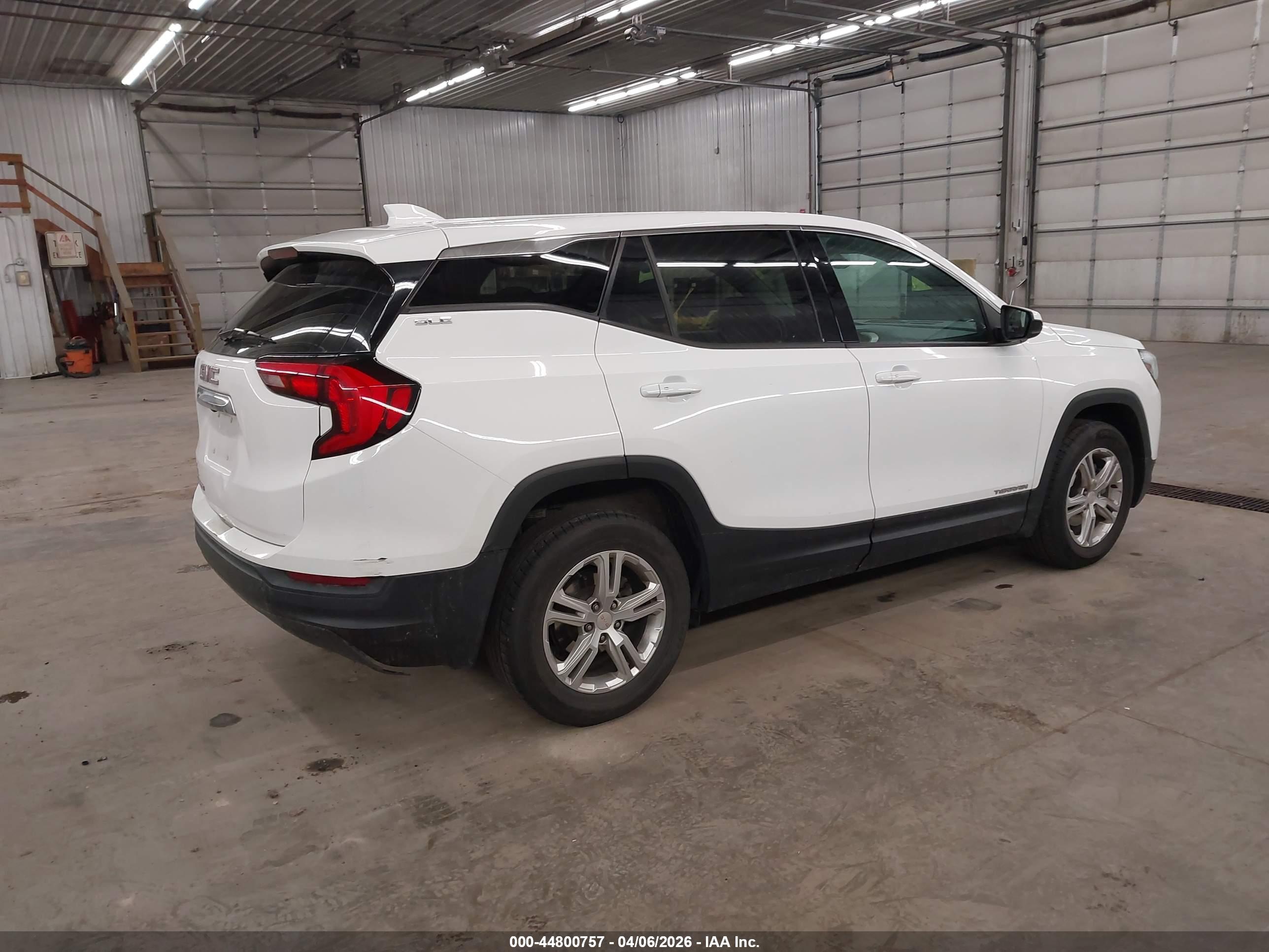 GMC TERRAIN image 4