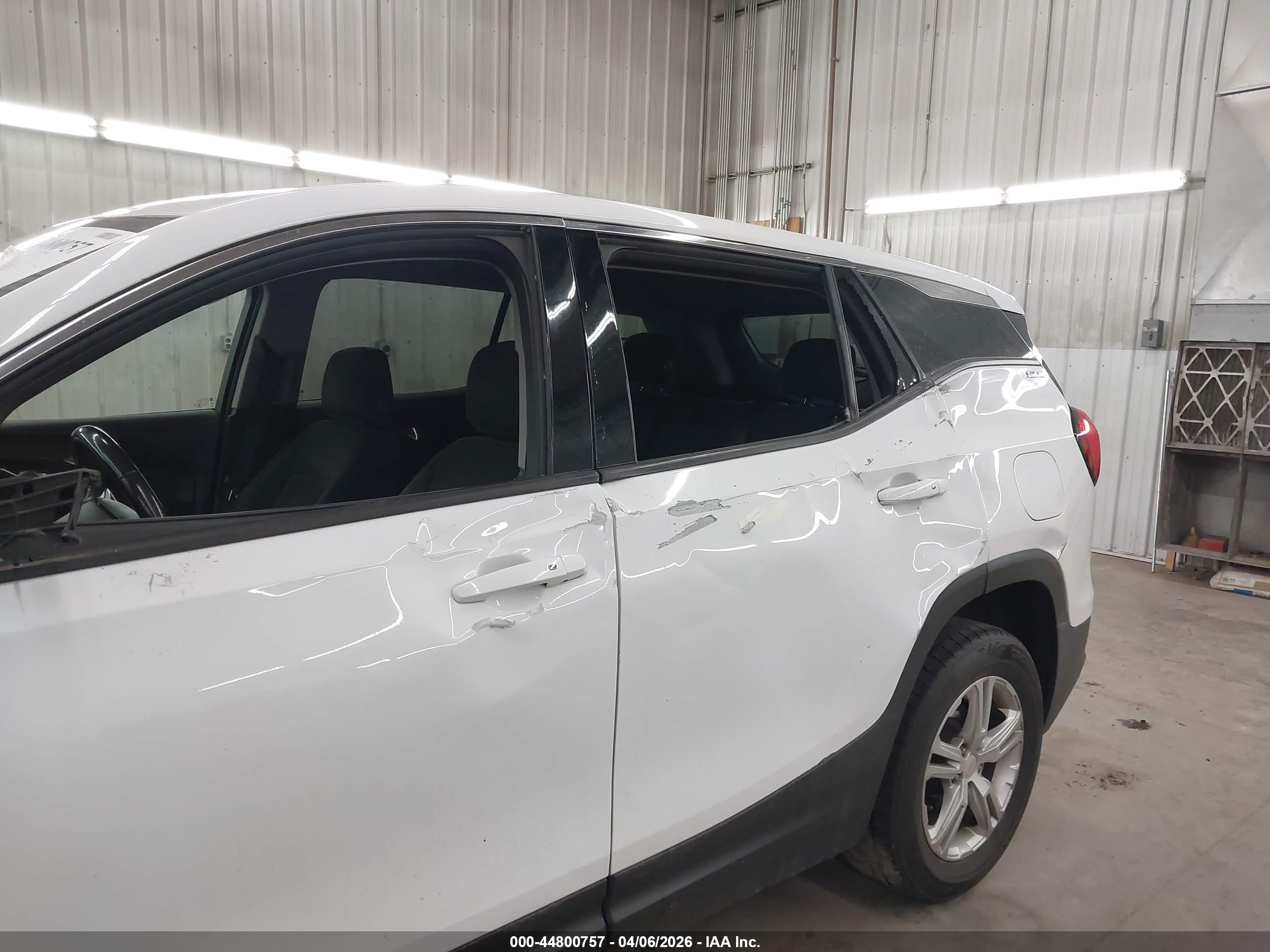GMC TERRAIN image 6
