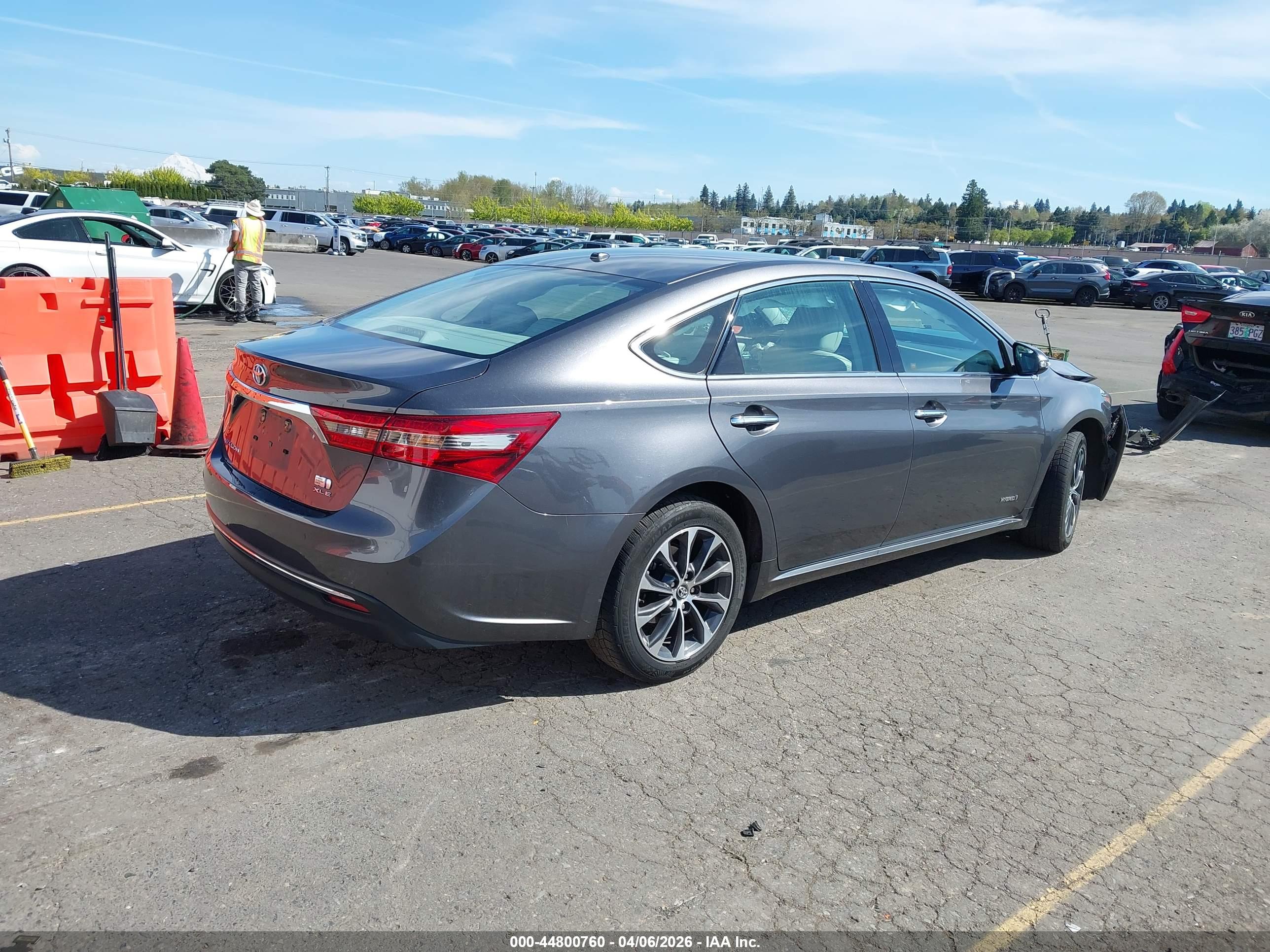 TOYOTA AVALON image 4