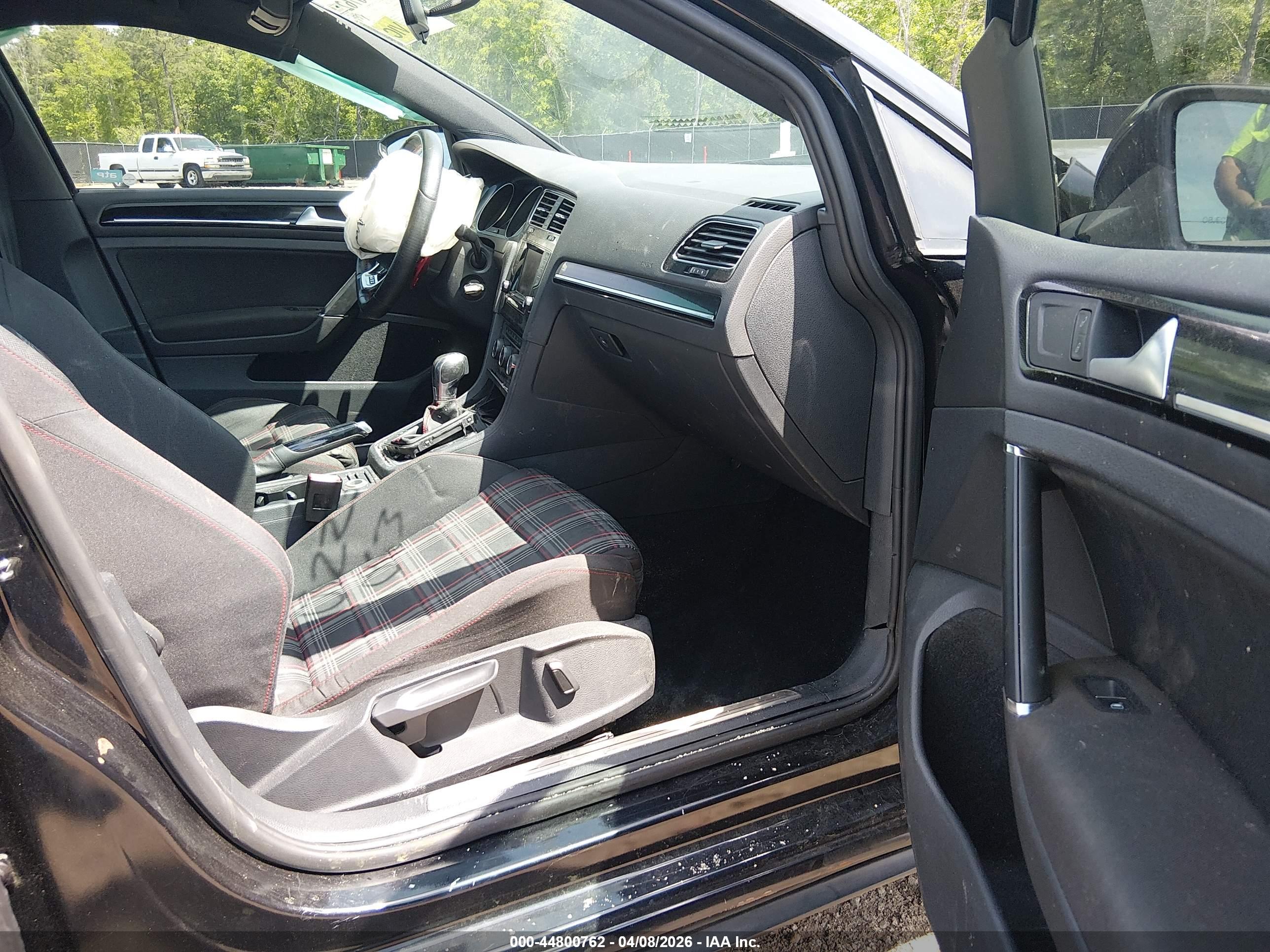 VOLKSWAGEN GOLF image 5