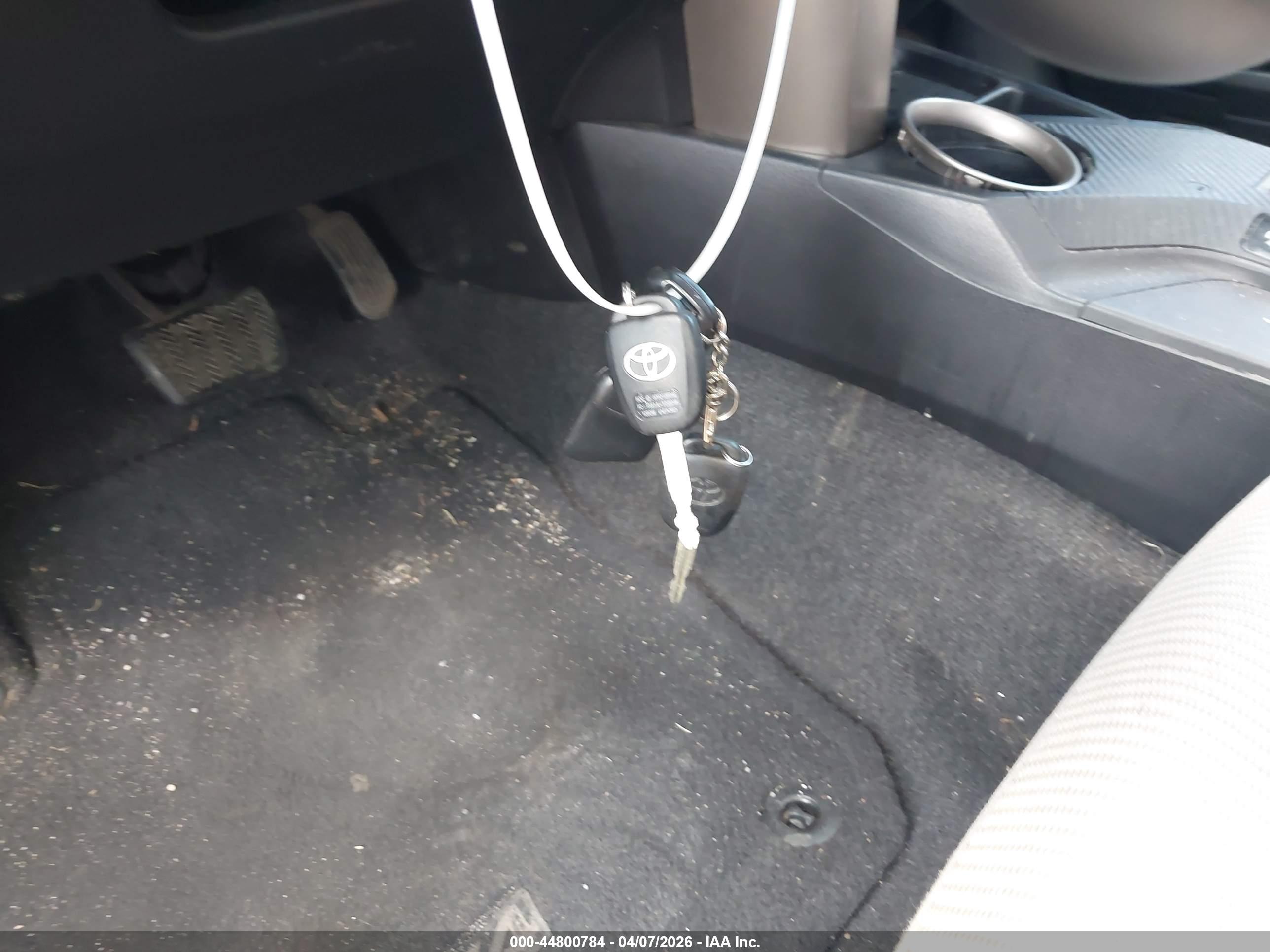TOYOTA RAV4 image 11