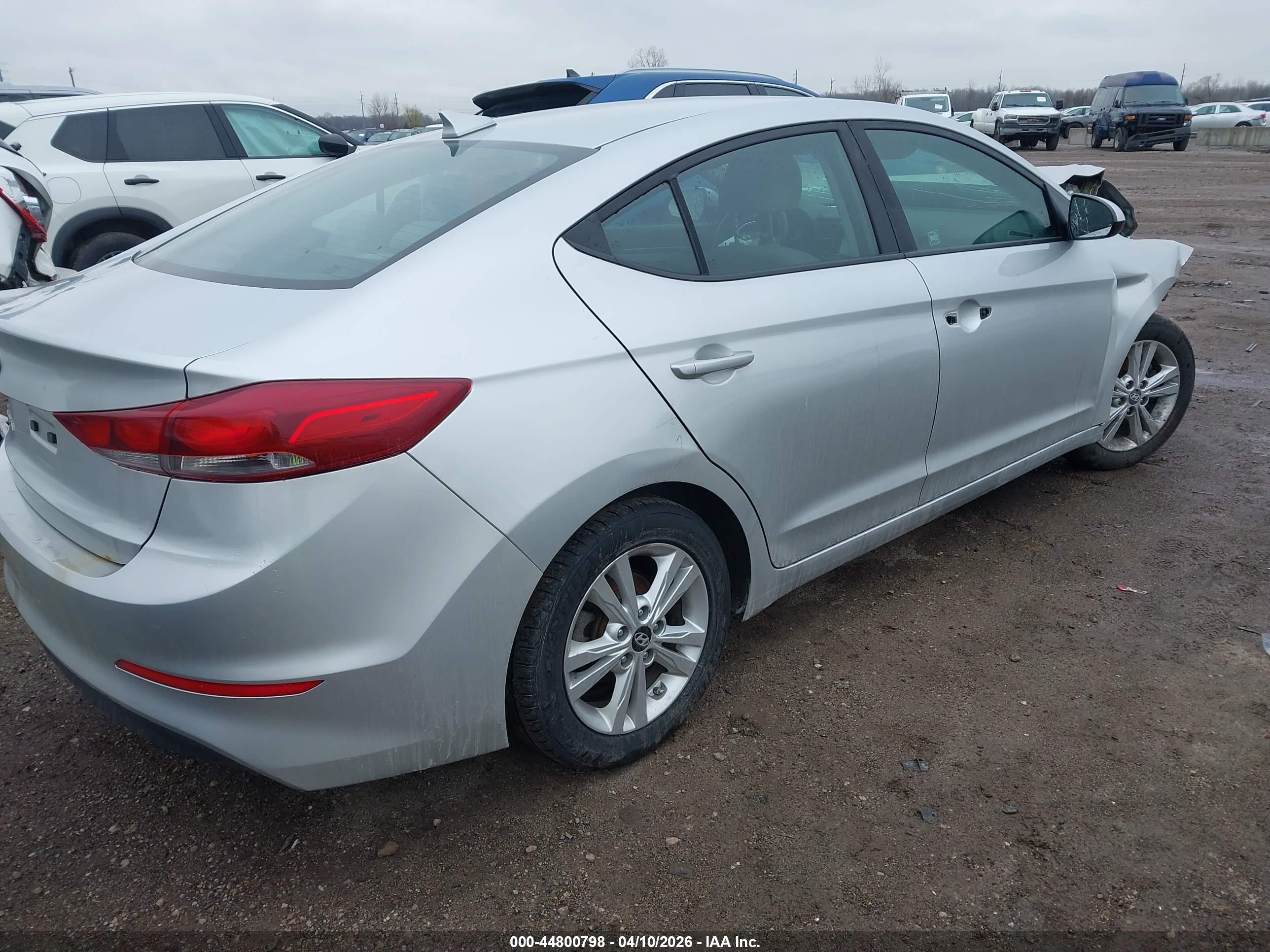 HYUNDAI ELANTRA image 4