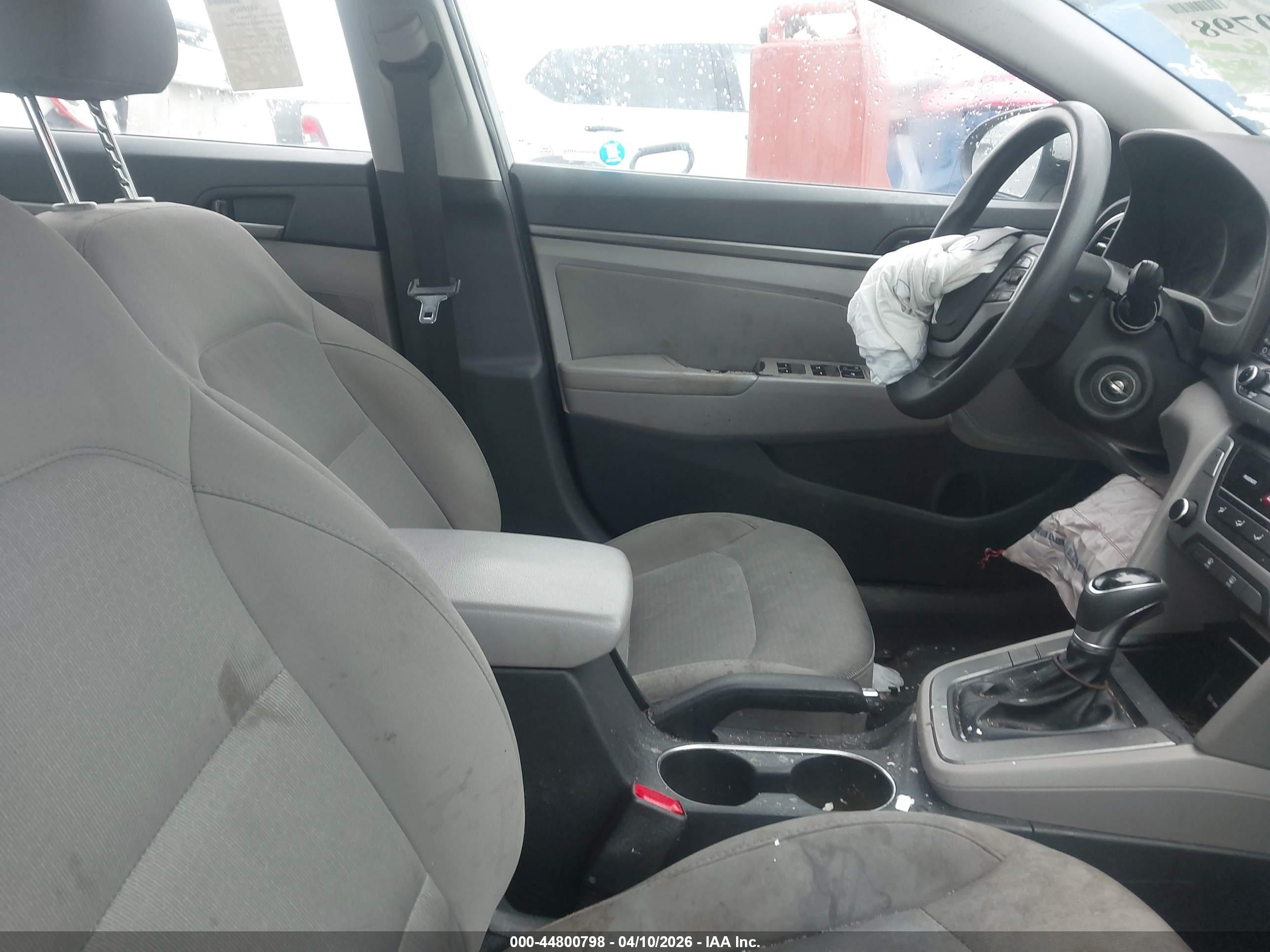 HYUNDAI ELANTRA image 5