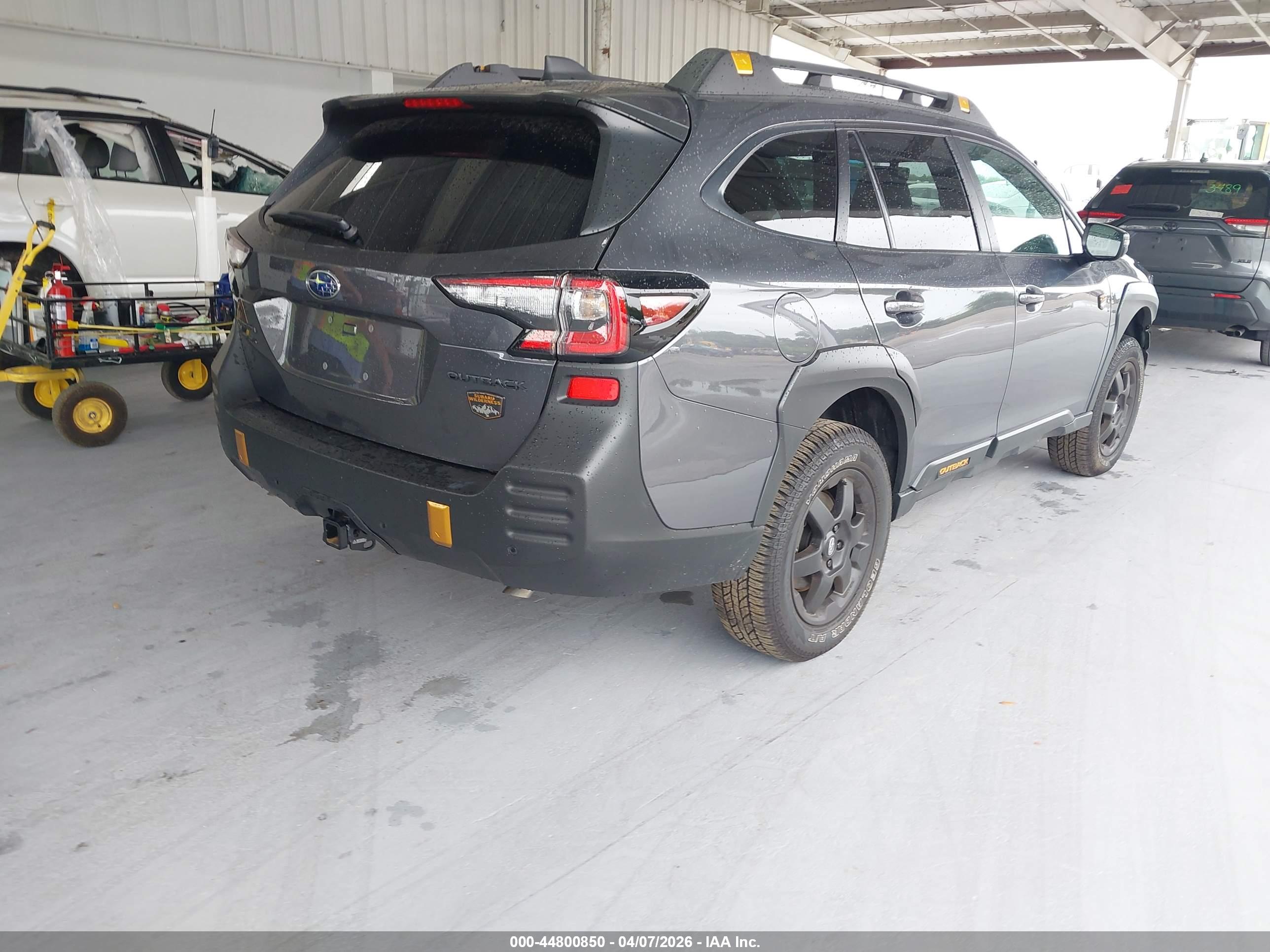 SUBARU OUTBACK image 4