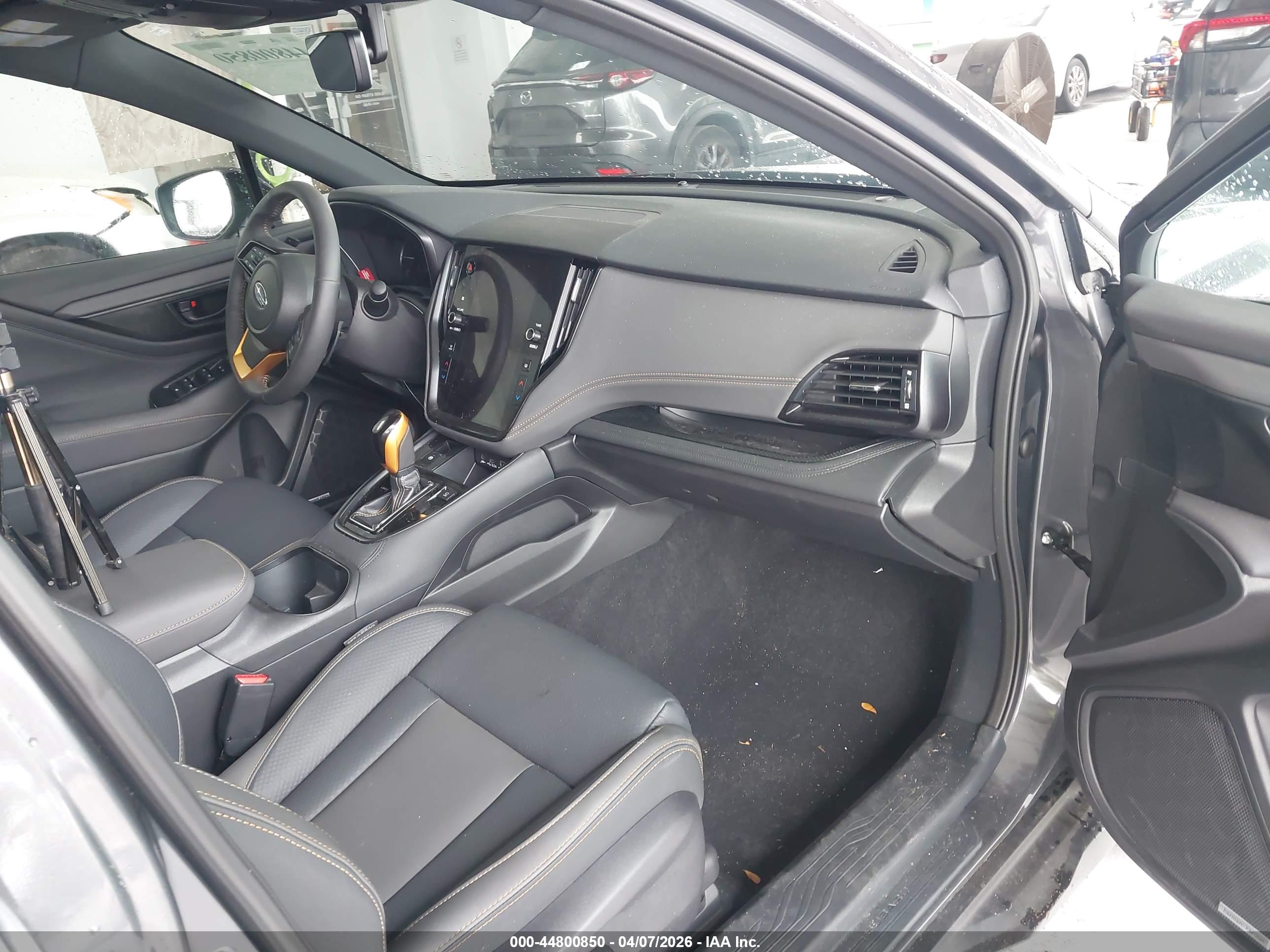 SUBARU OUTBACK image 5