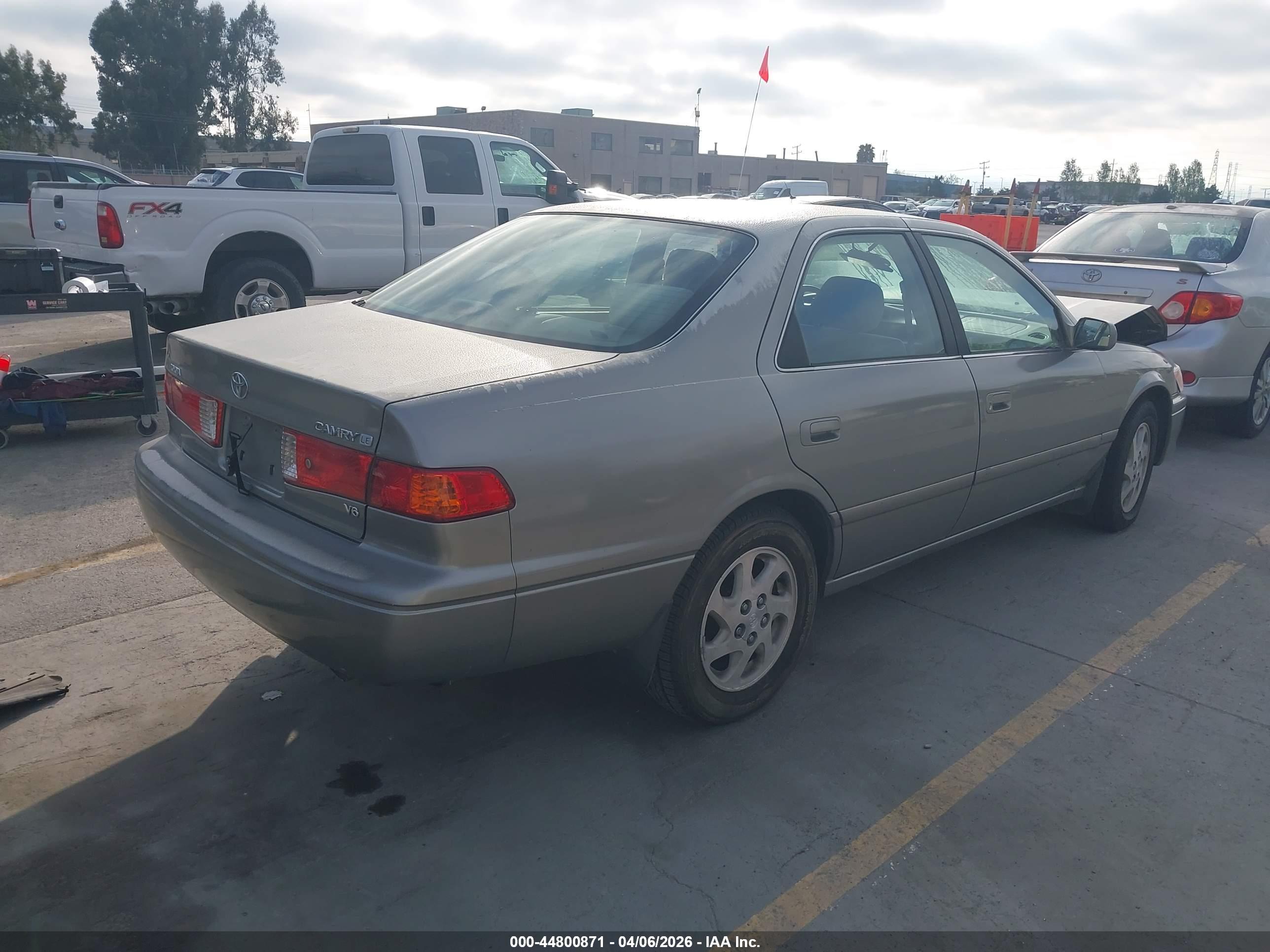 TOYOTA CAMRY image 4