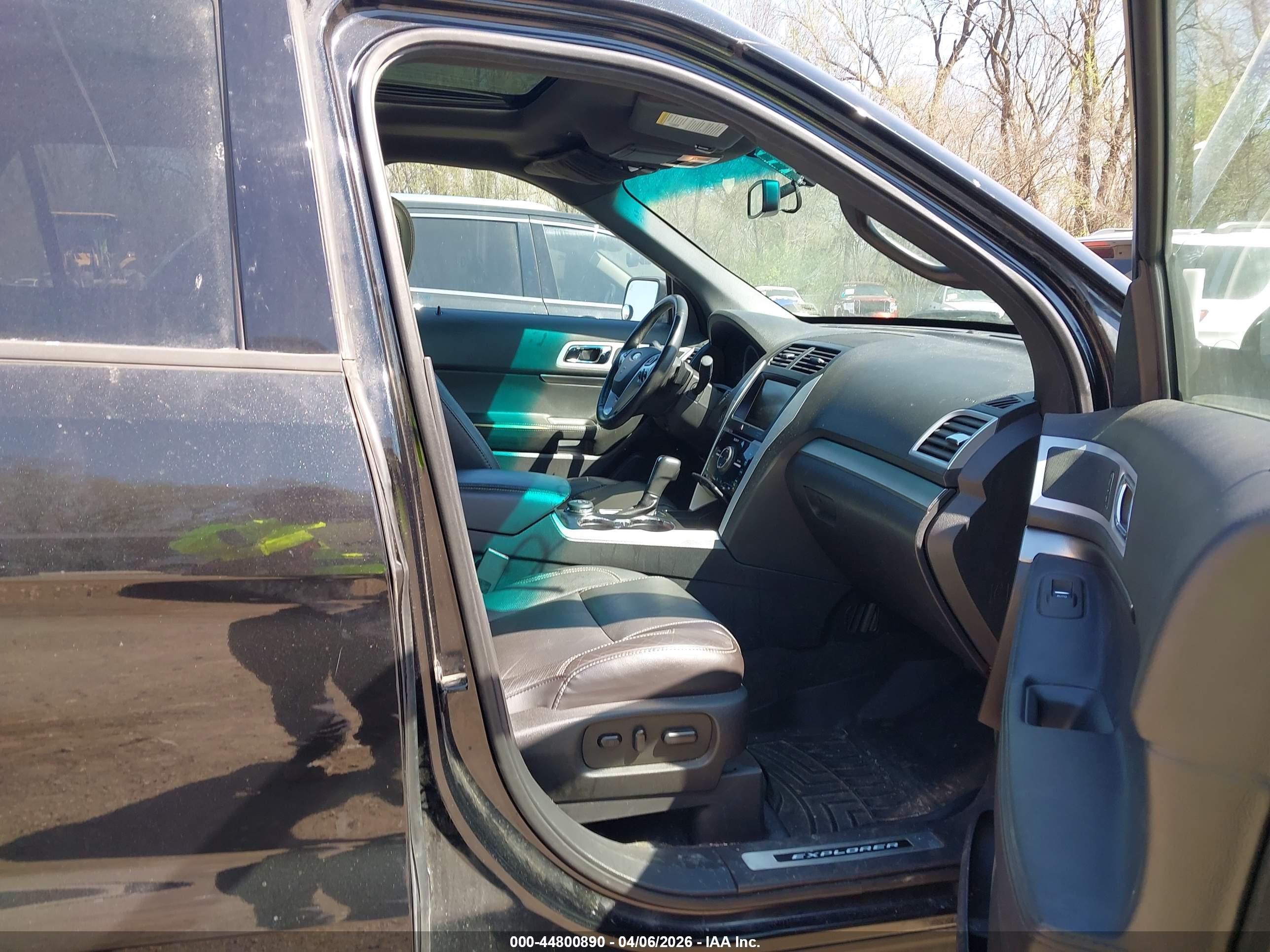 FORD EXPLORER image 5
