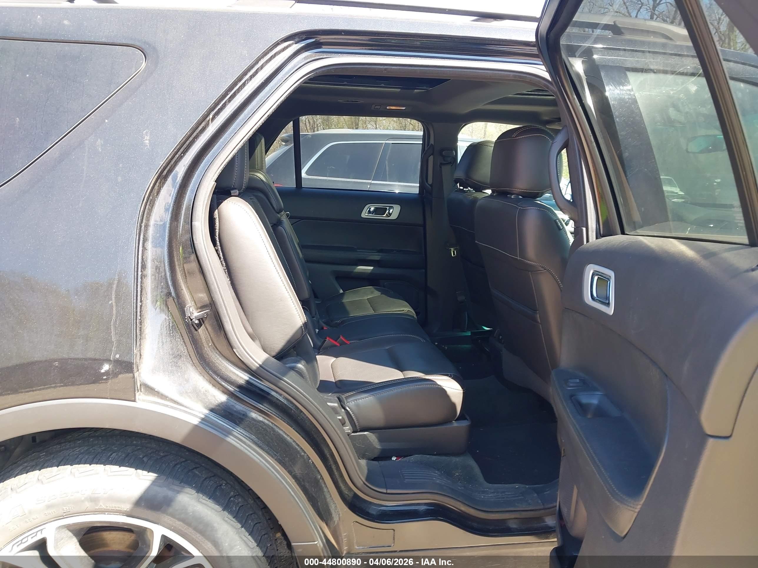 FORD EXPLORER image 8