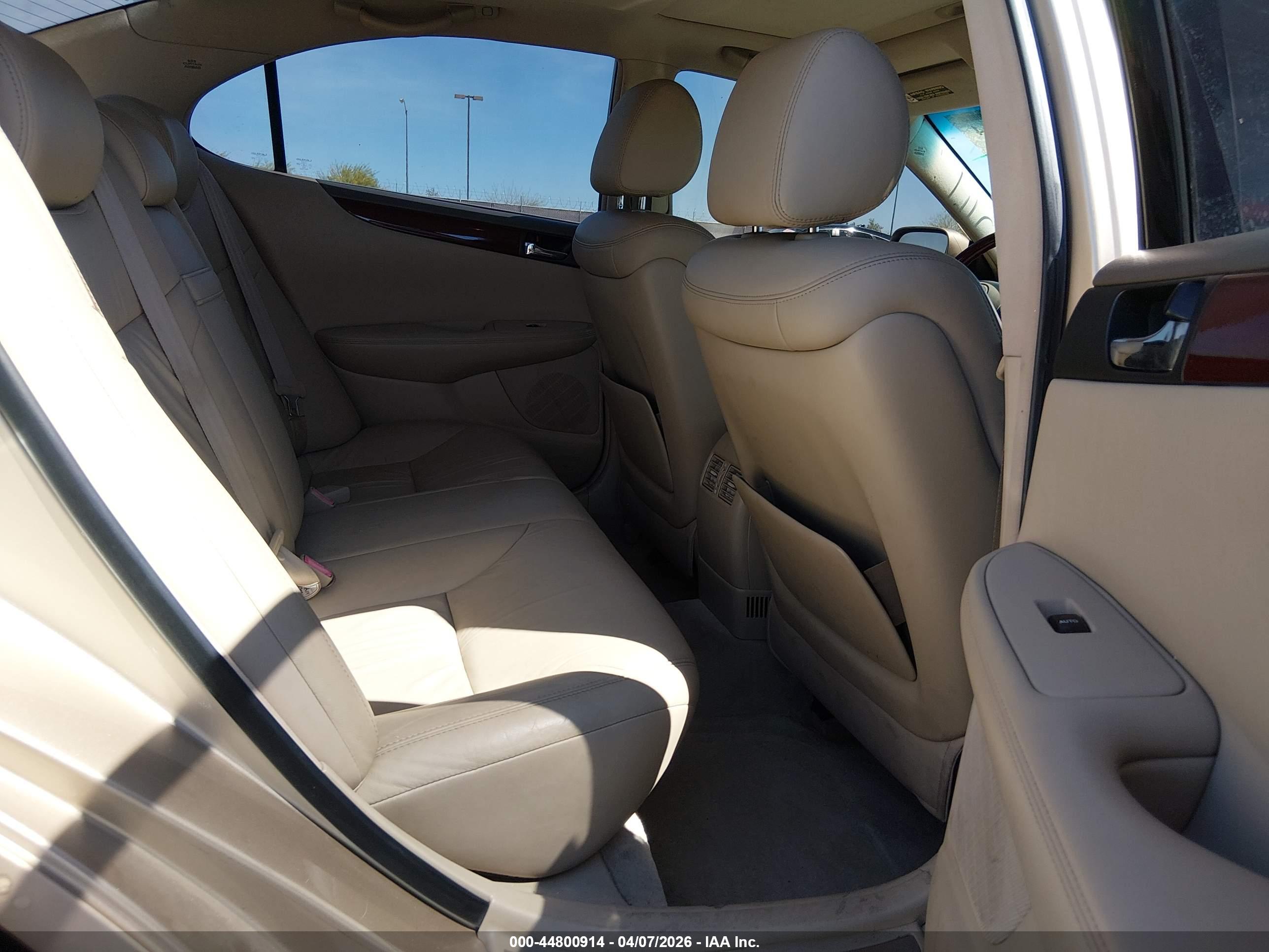 LEXUS ES image 8