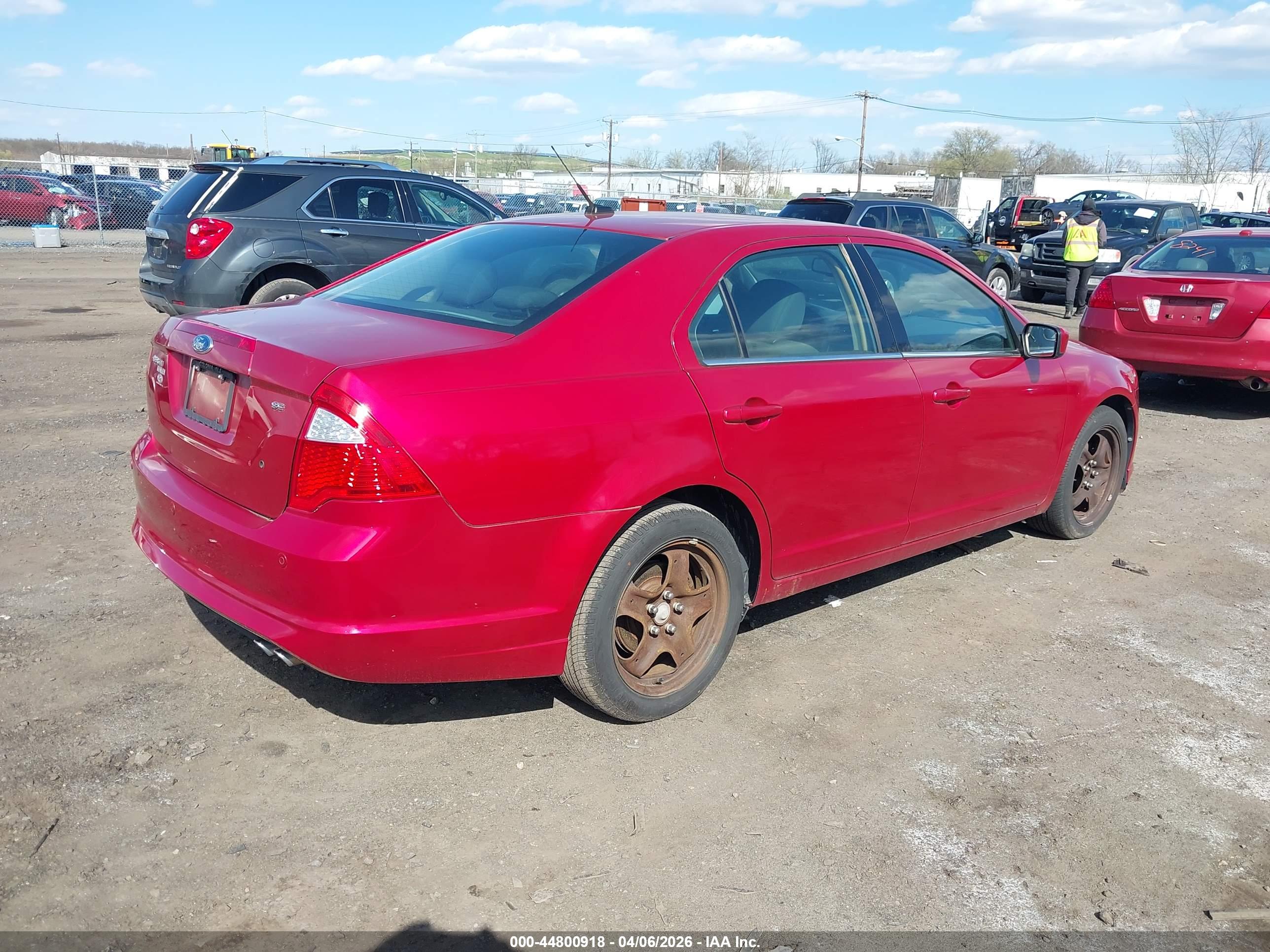 FORD FUSION image 4