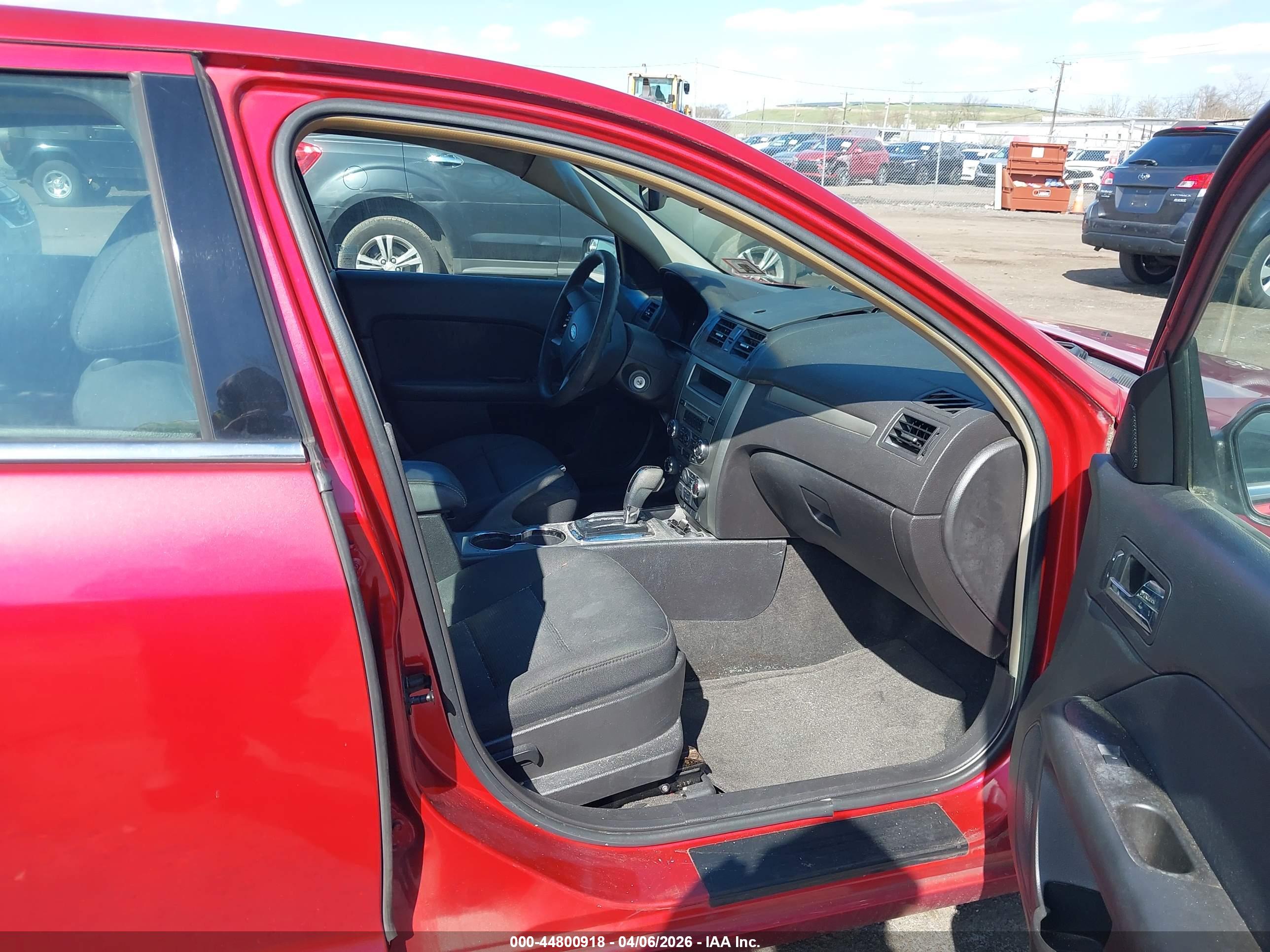 FORD FUSION image 5