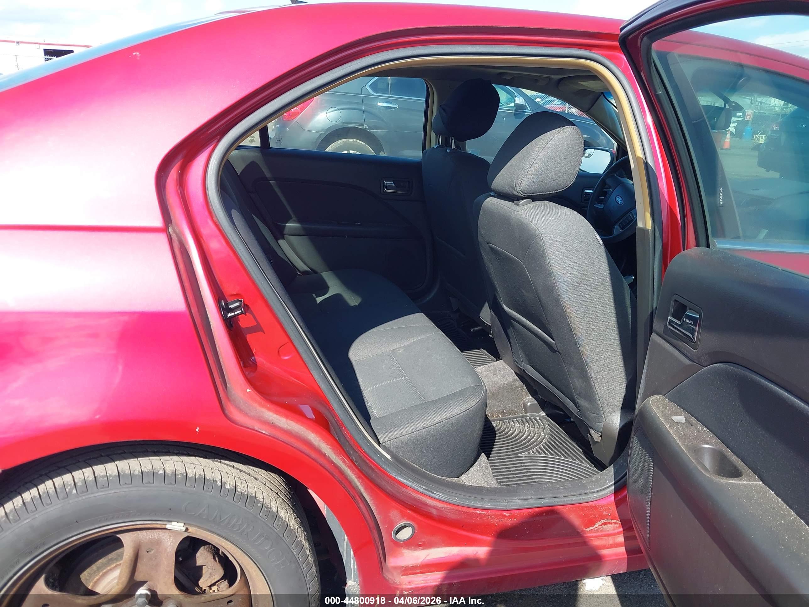 FORD FUSION image 8