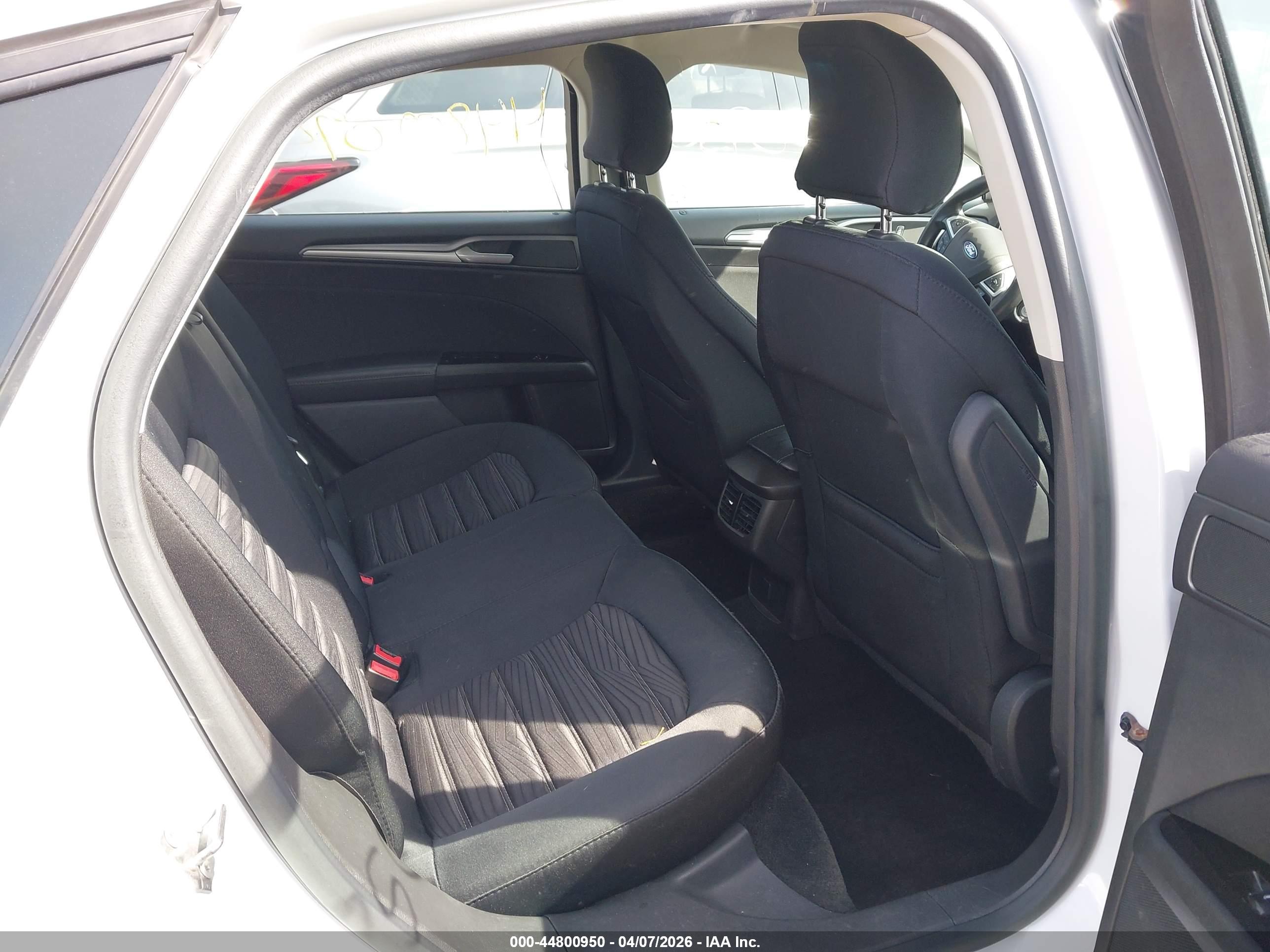 FORD FUSION image 8