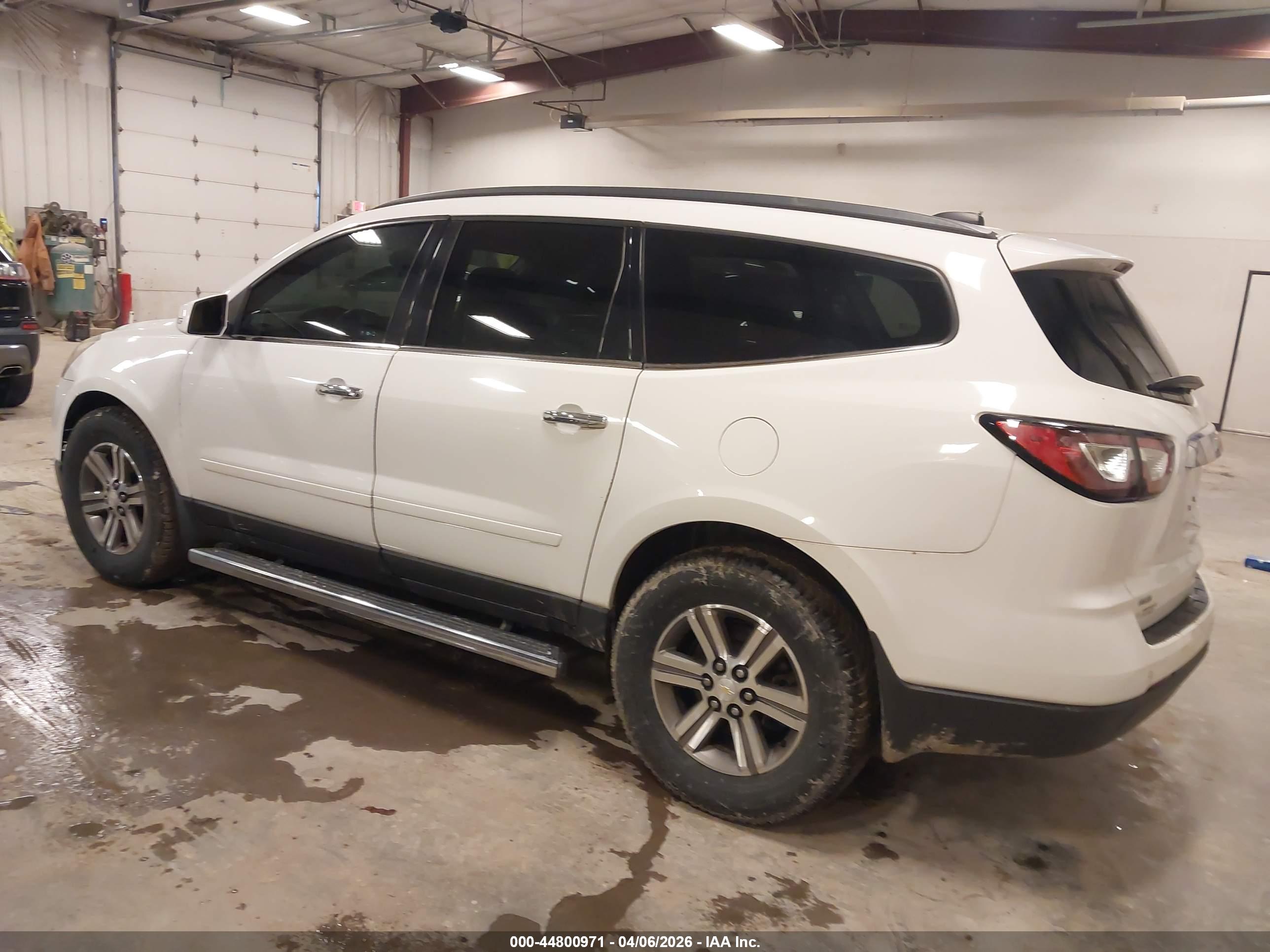 CHEVROLET TRAVERSE image 3