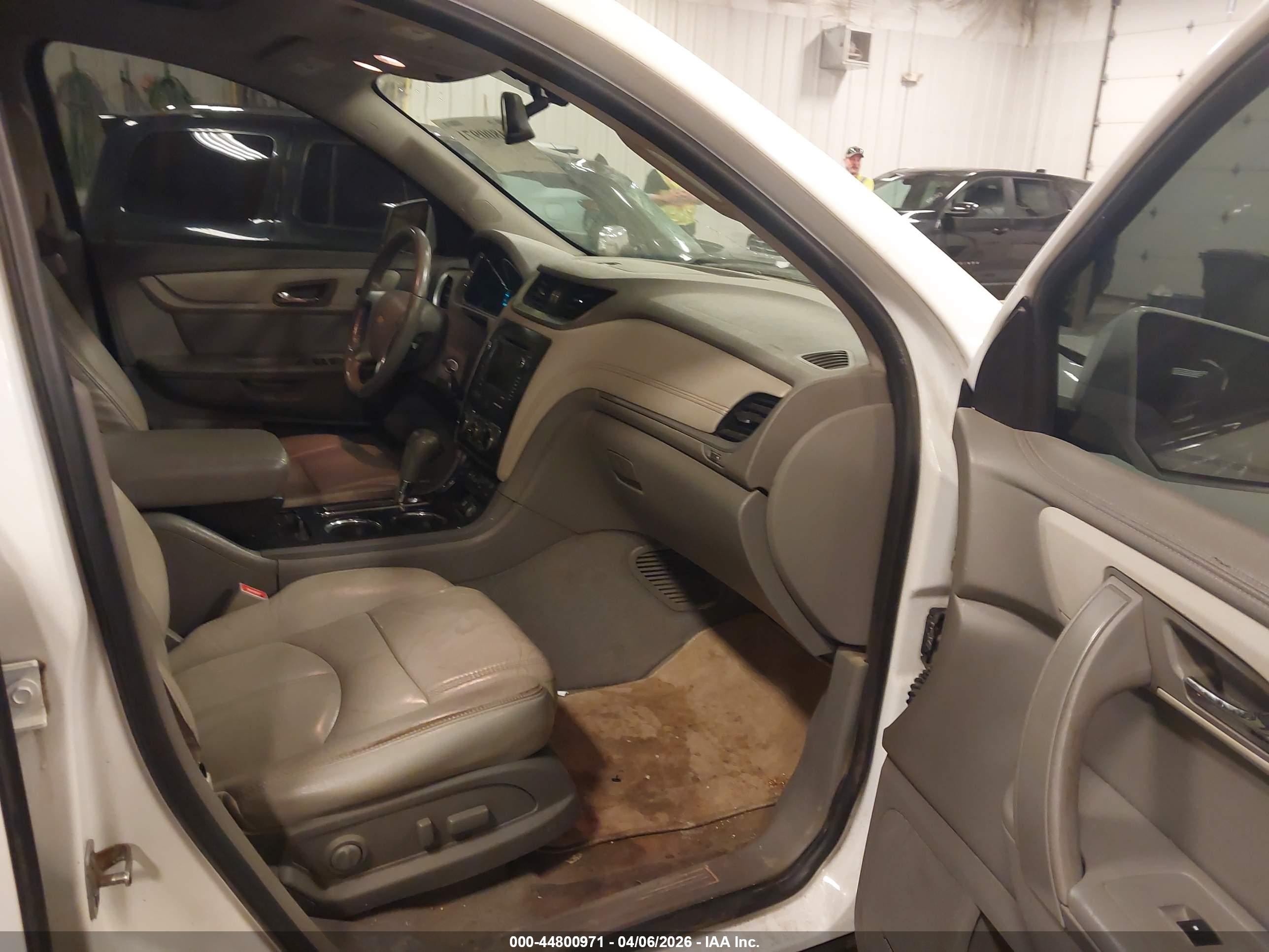 CHEVROLET TRAVERSE image 5
