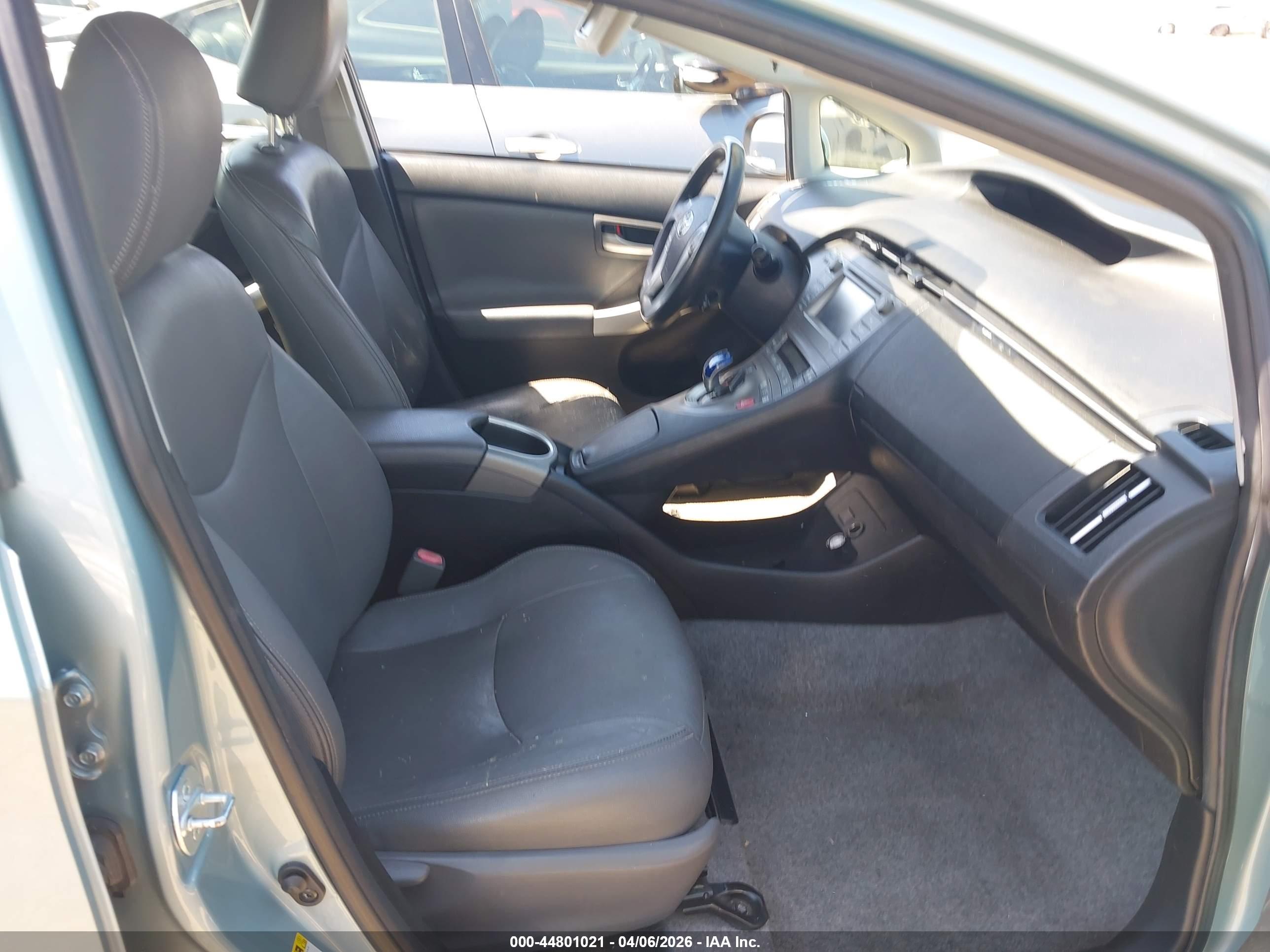 TOYOTA PRIUS image 5