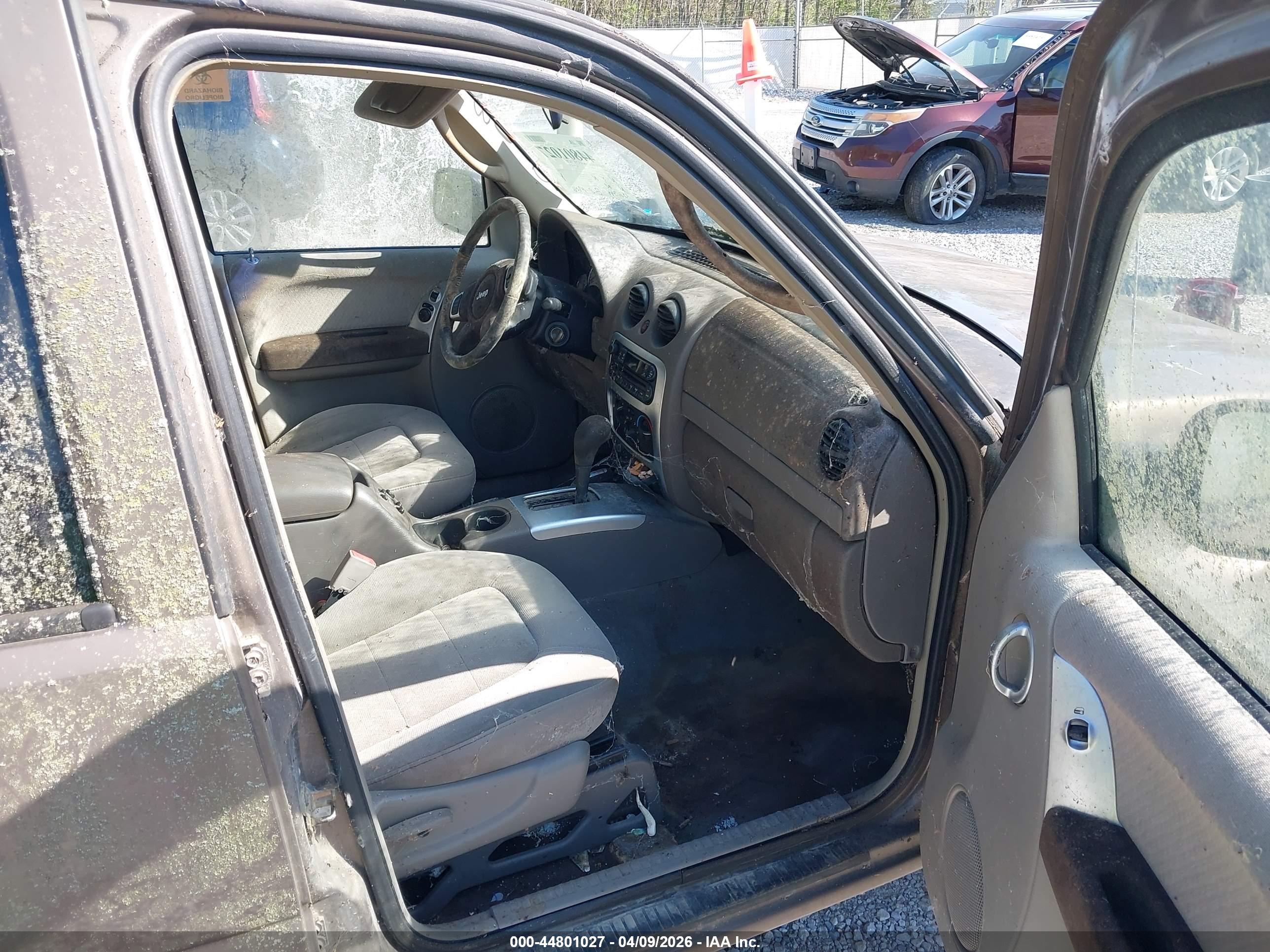 JEEP LIBERTY image 5
